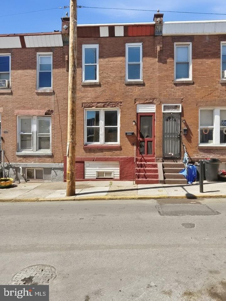 Welcome to 3322 Rand St an incredible opportunity for first-time homebuyers or savvy investors looking to secure a 3-bedroom home at an unbeatable price point in Philadelphia.
This 3-bedroom, 1-bath row home offers approximately 900 square feet of living space with a functional layout and great natural light throughout. The main level features a spacious living area that flows into an eat in kitchen, providing a practical setup for everyday living. Upstairs, you’ll find three bedrooms and a full bathroom ideal for maximizing space, whether for personal use or rental potential.
Step outside to a private rear yard, perfect for relaxing, entertaining, or creating your own outdoor space.
With solid bones and room to add value, this property is a strong option for buyers looking to own for less than renting or investors seeking their next rental or value add opportunity. 3-bedroom homes at this price point are hard to find don’t miss your chance.
Schedule your showing today.