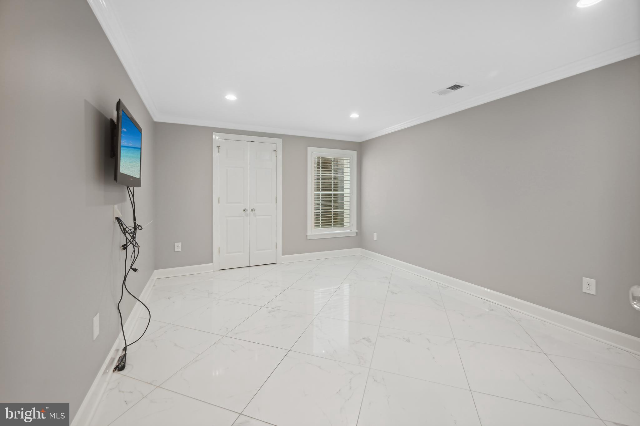 POTOMAC CHASE - Residential