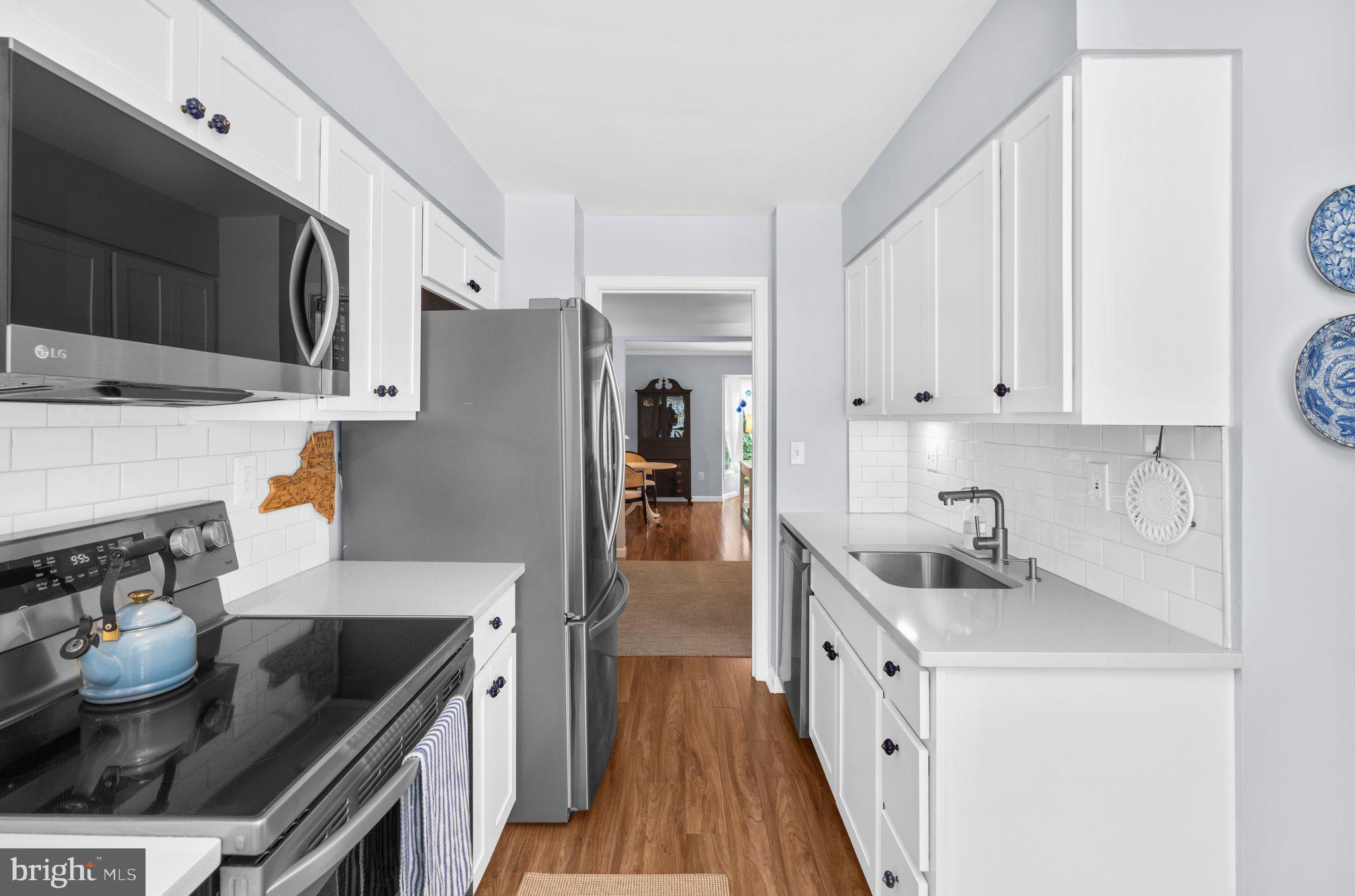 BAY HILLS TANGLEWOOD - Residential