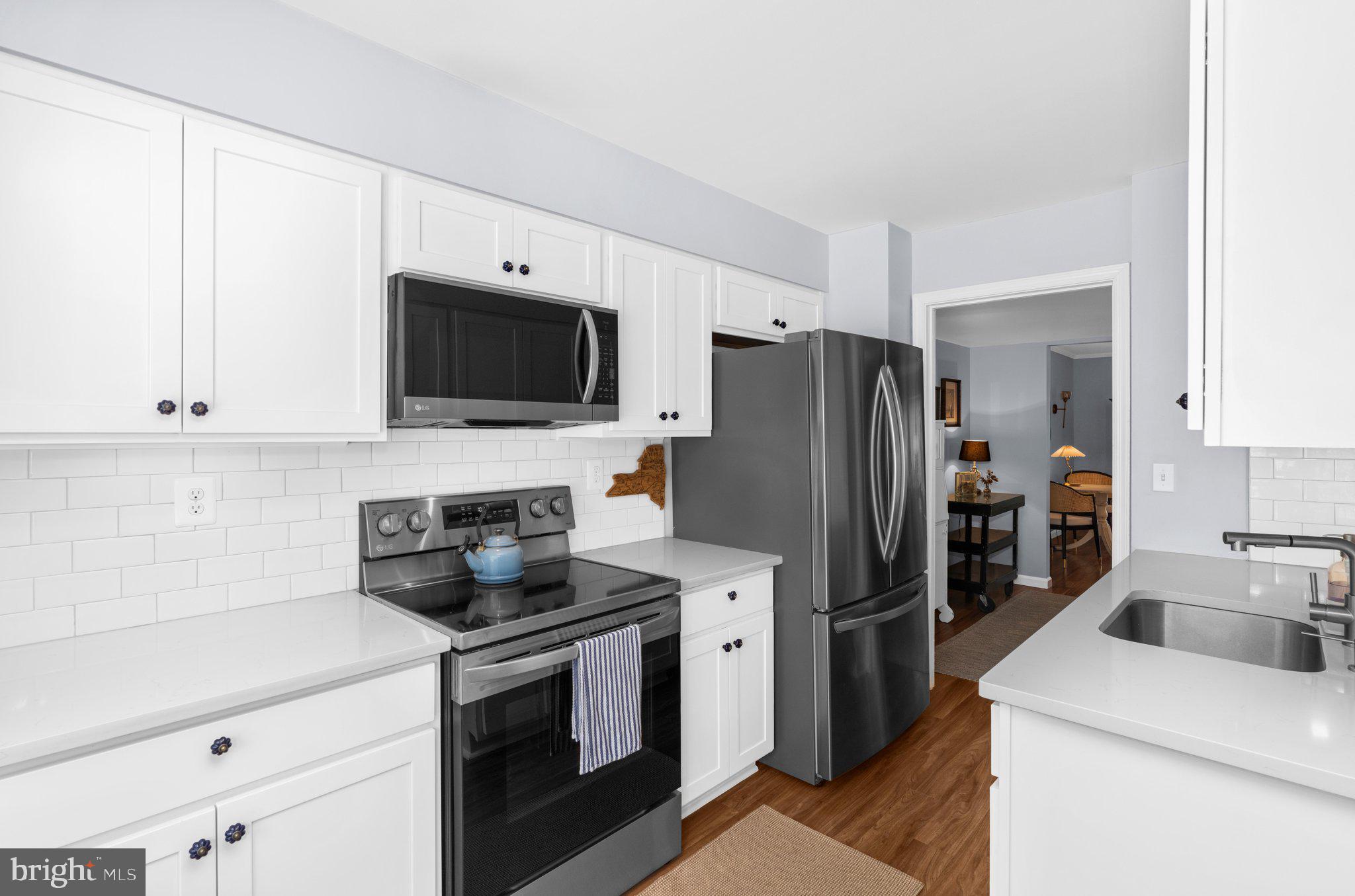 BAY HILLS TANGLEWOOD - Residential