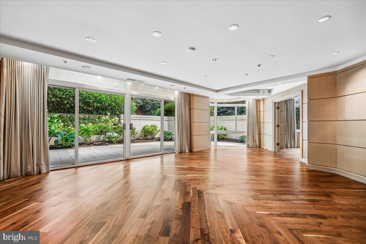 SOMERSET HOUSE 2 - Residential