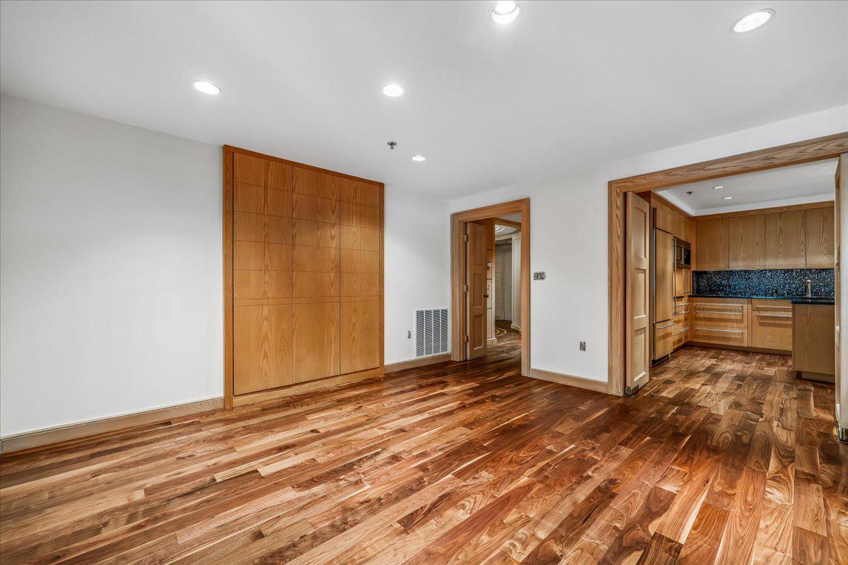 SOMERSET HOUSE 2 - Residential