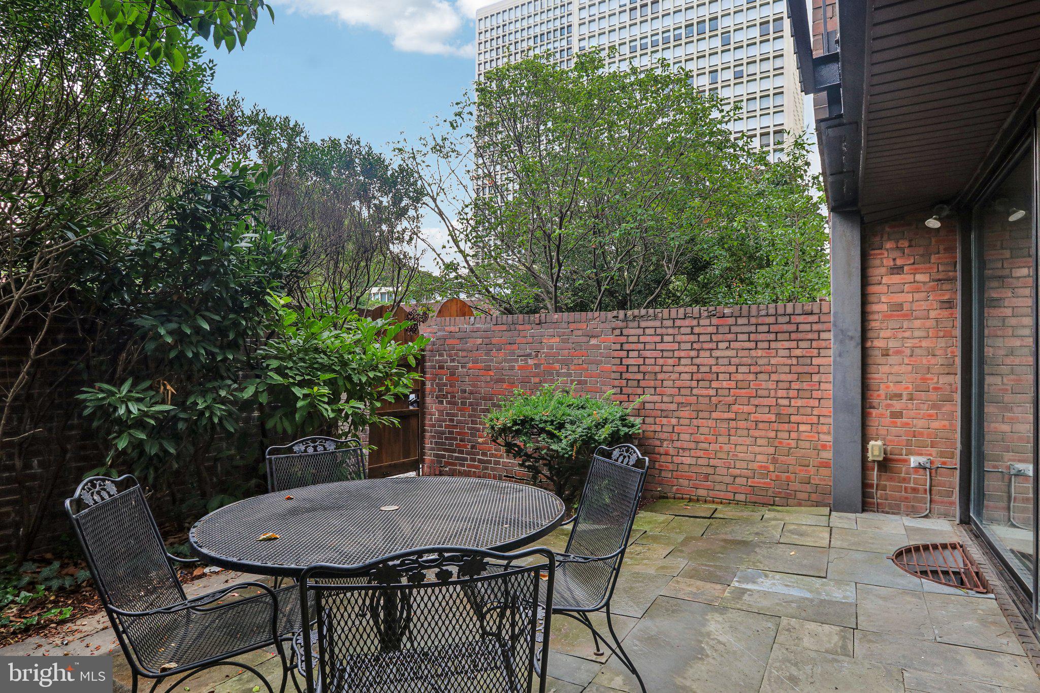 SOCIETY HILL - Residential