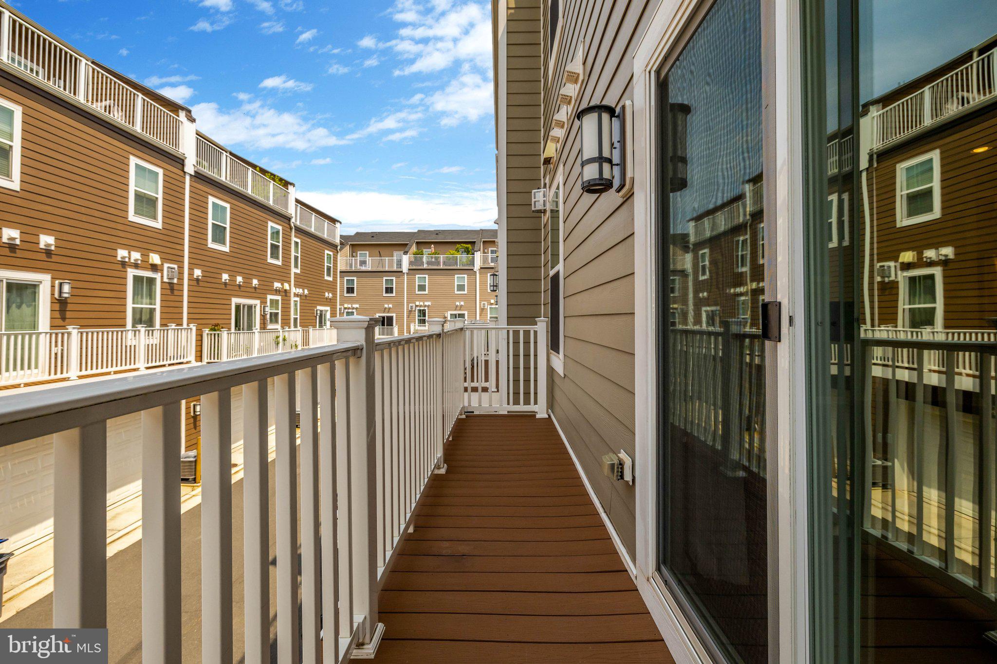 DISCOVERY SQUARE - Residential