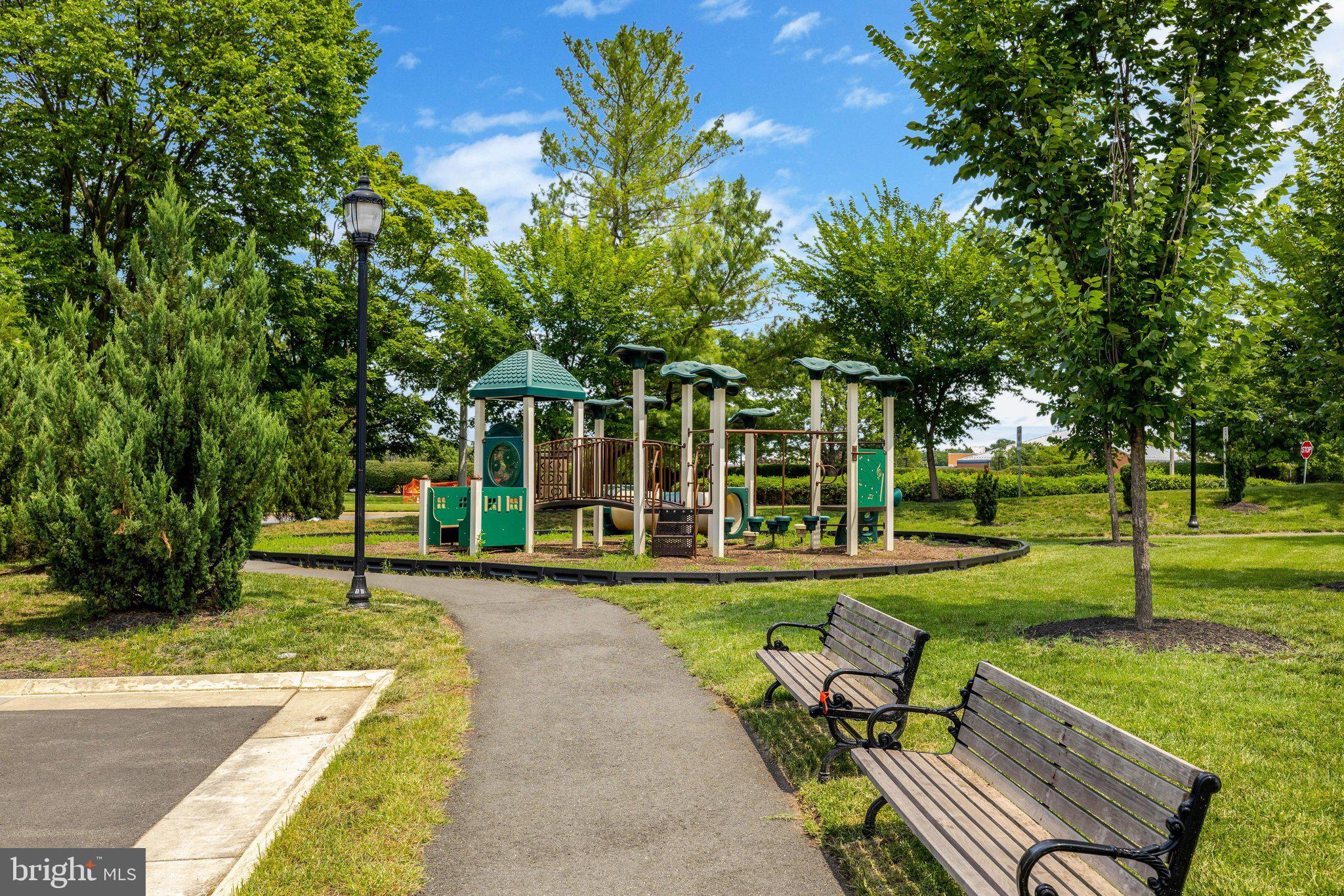 DISCOVERY SQUARE - Residential