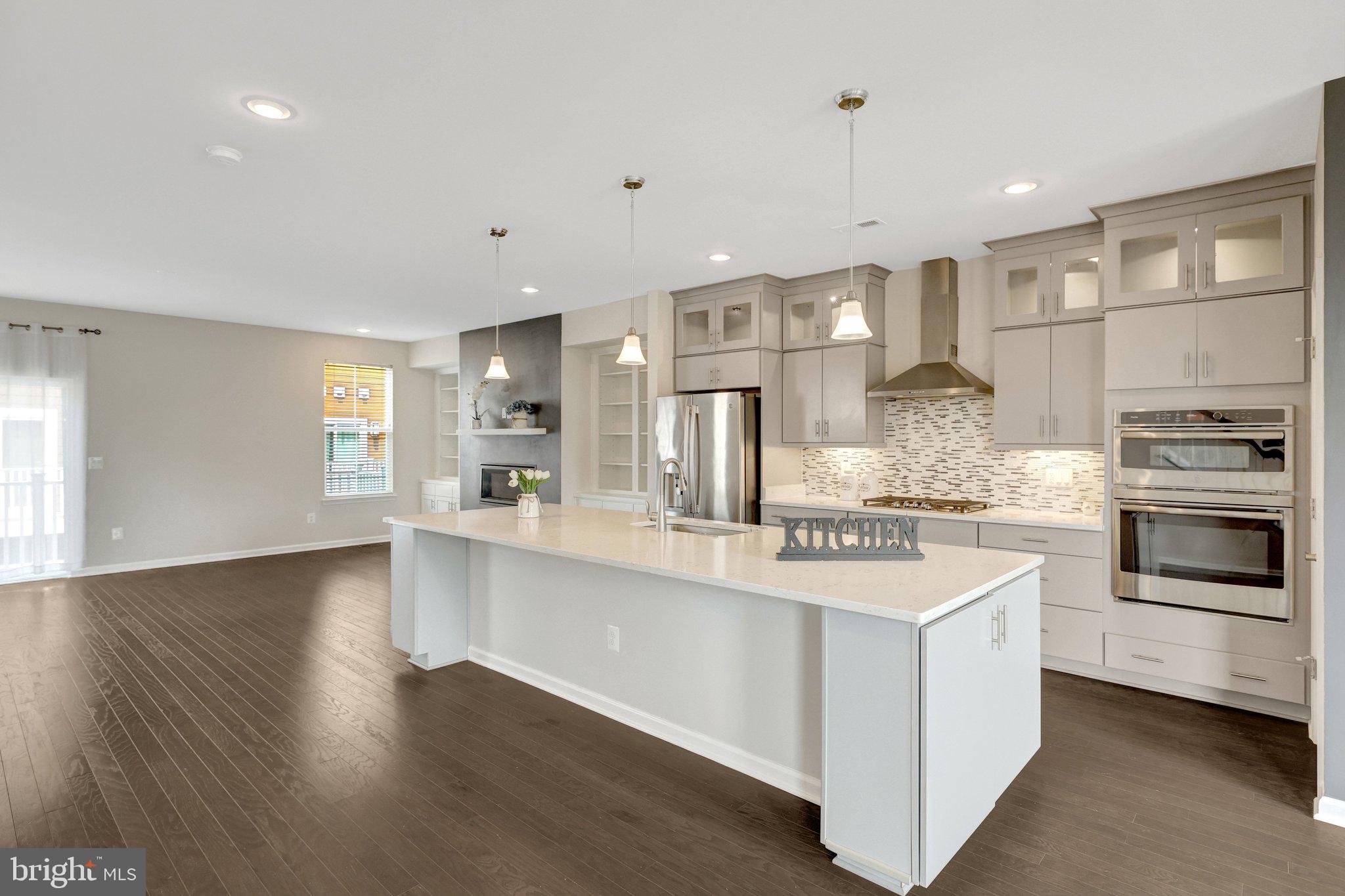 DISCOVERY SQUARE - Residential