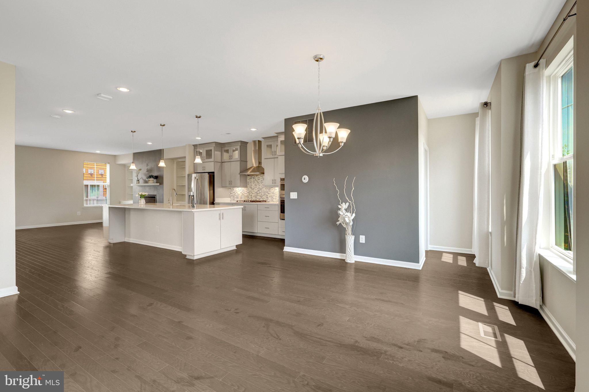 DISCOVERY SQUARE - Residential