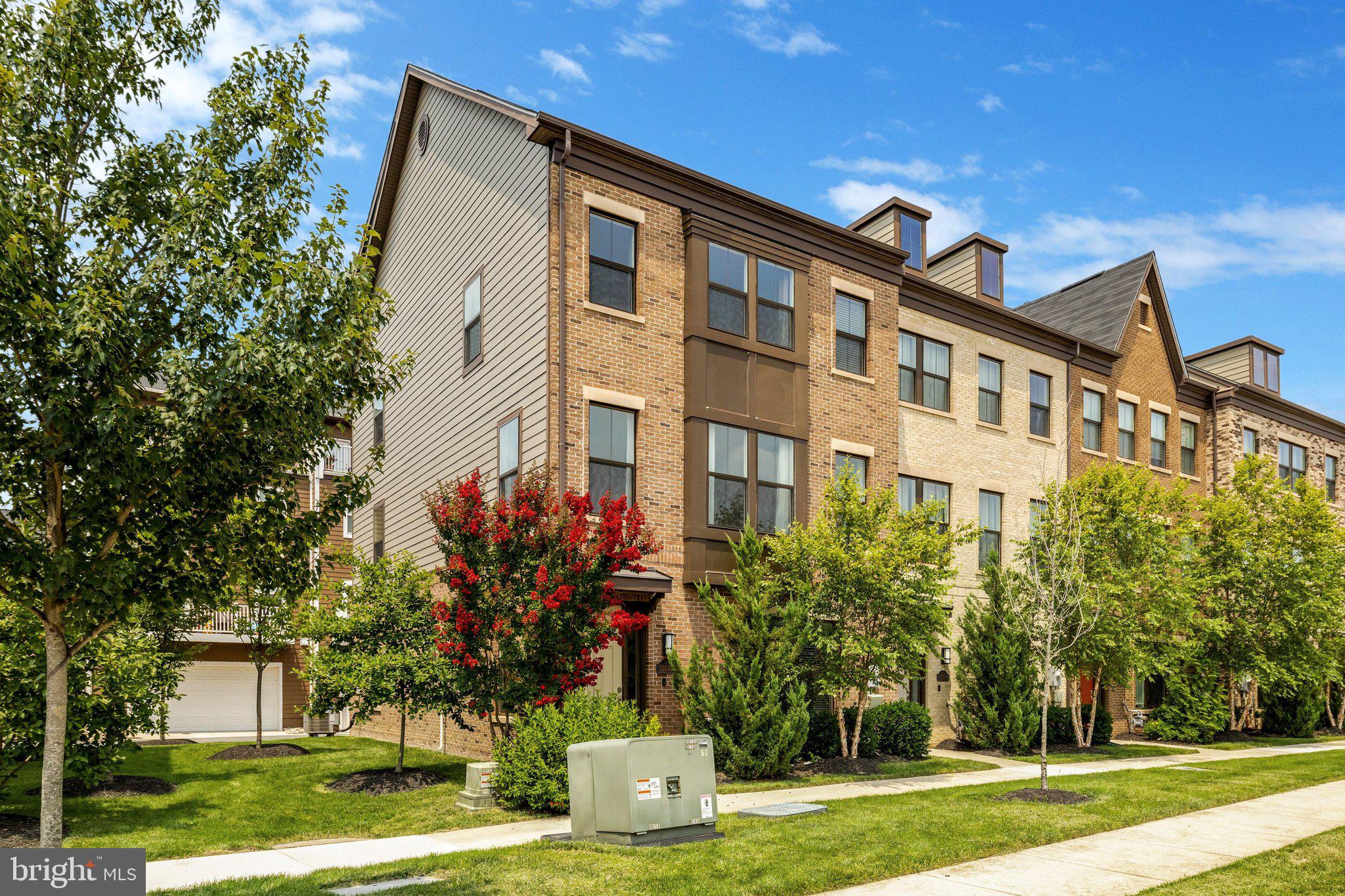 DISCOVERY SQUARE - Residential