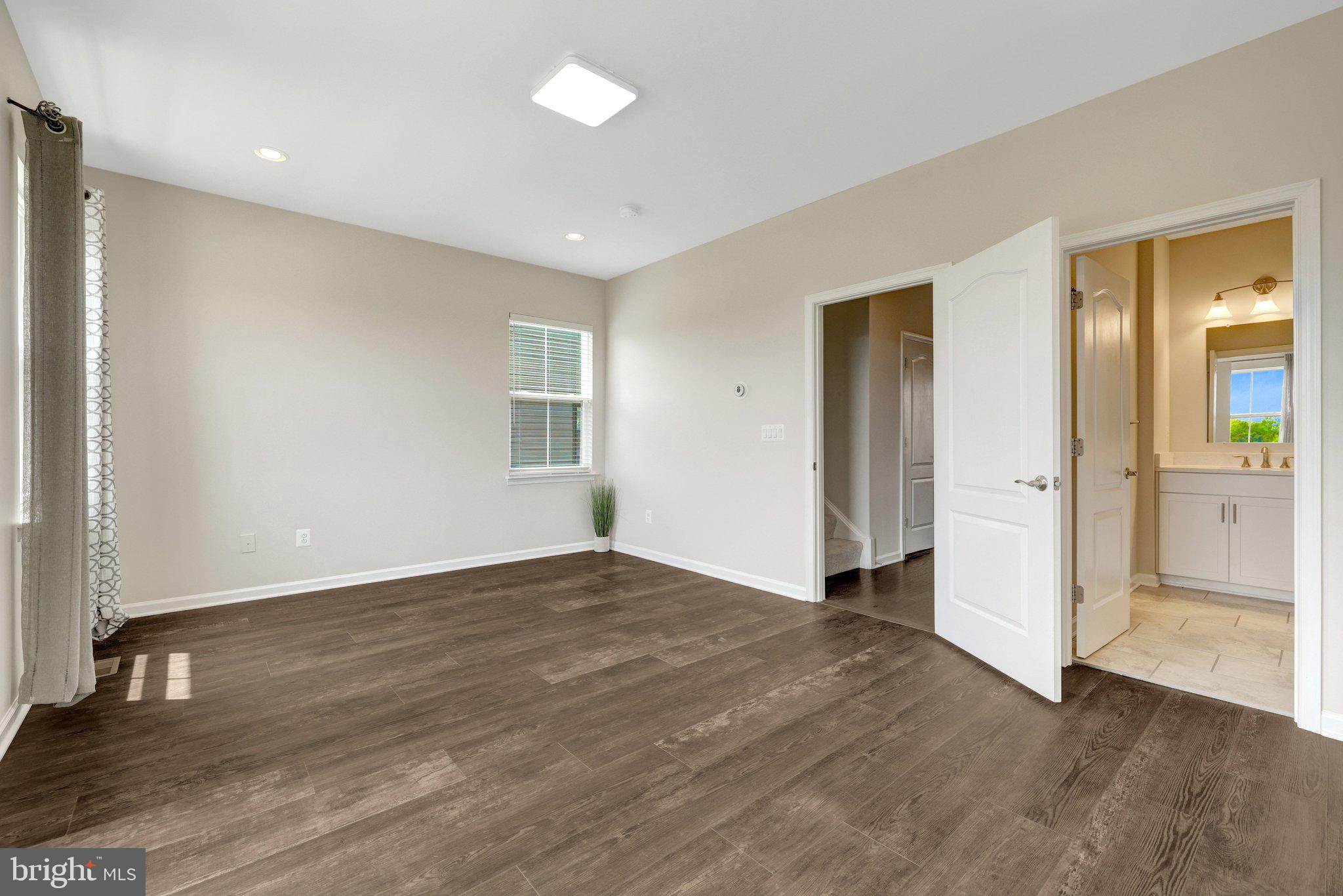 DISCOVERY SQUARE - Residential