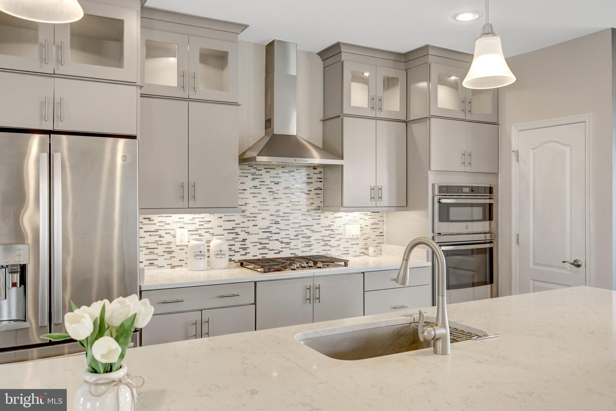 DISCOVERY SQUARE - Residential
