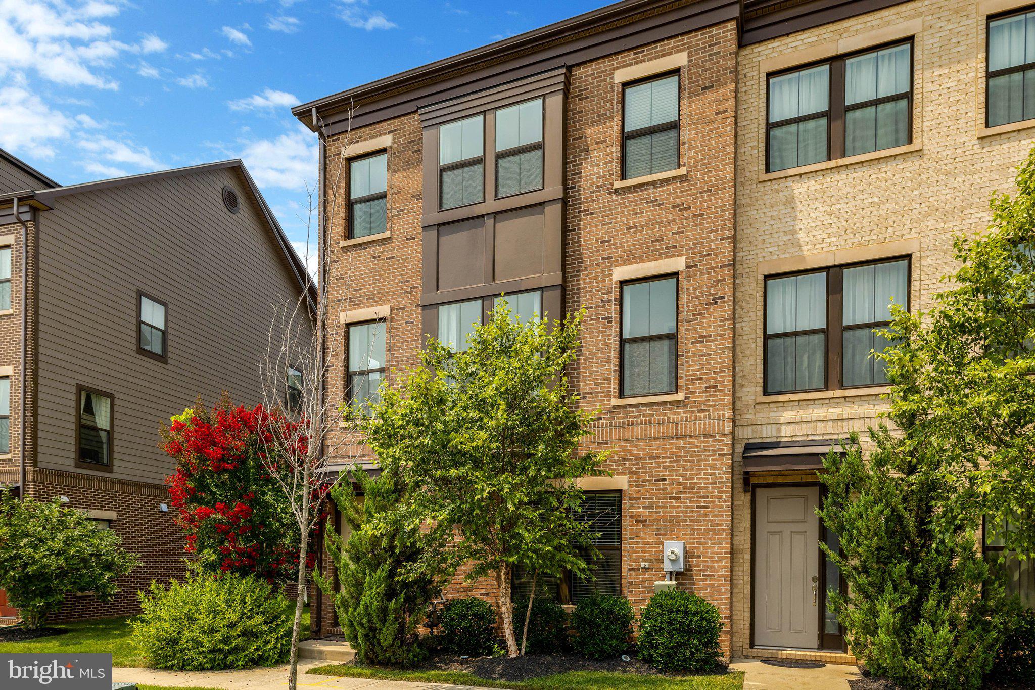 DISCOVERY SQUARE - Residential