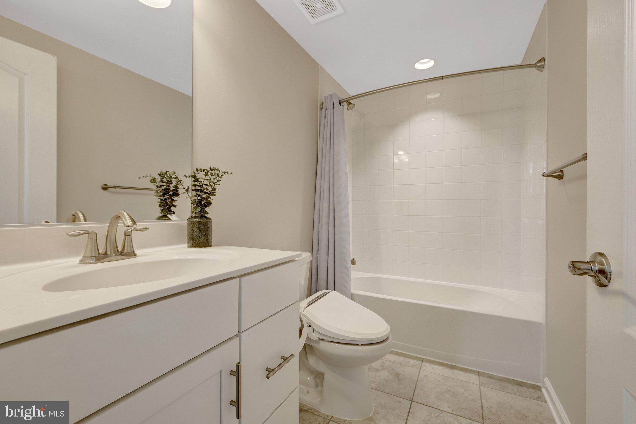 DISCOVERY SQUARE - Residential