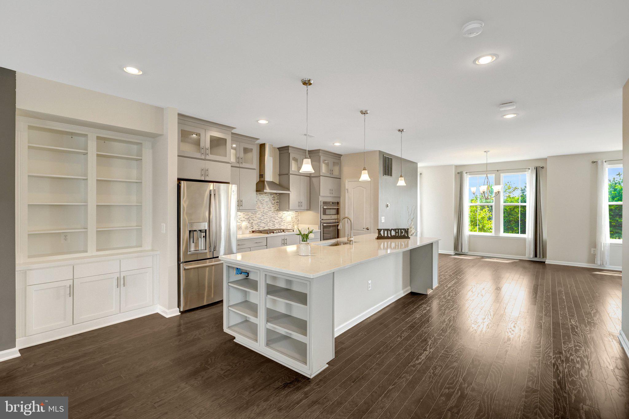 DISCOVERY SQUARE - Residential