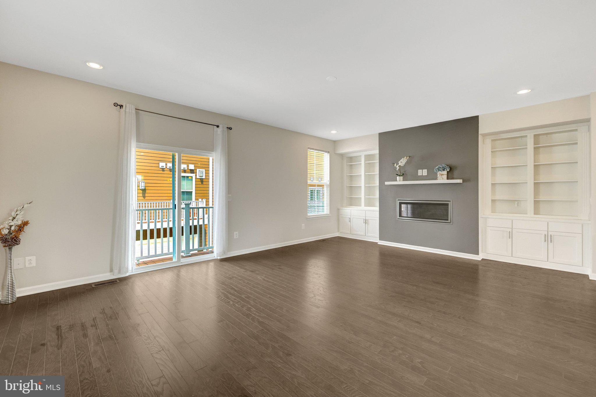 DISCOVERY SQUARE - Residential