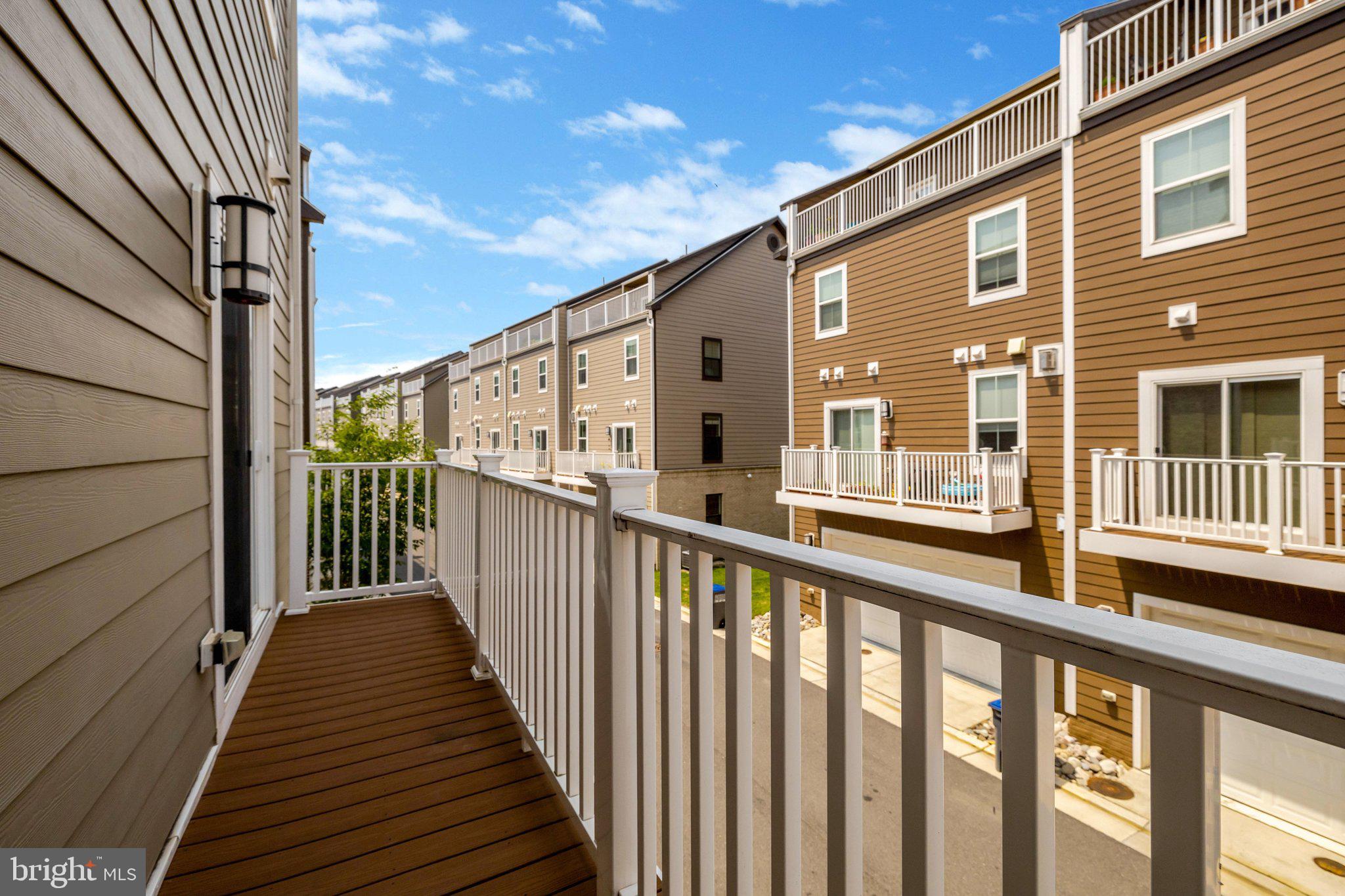 DISCOVERY SQUARE - Residential