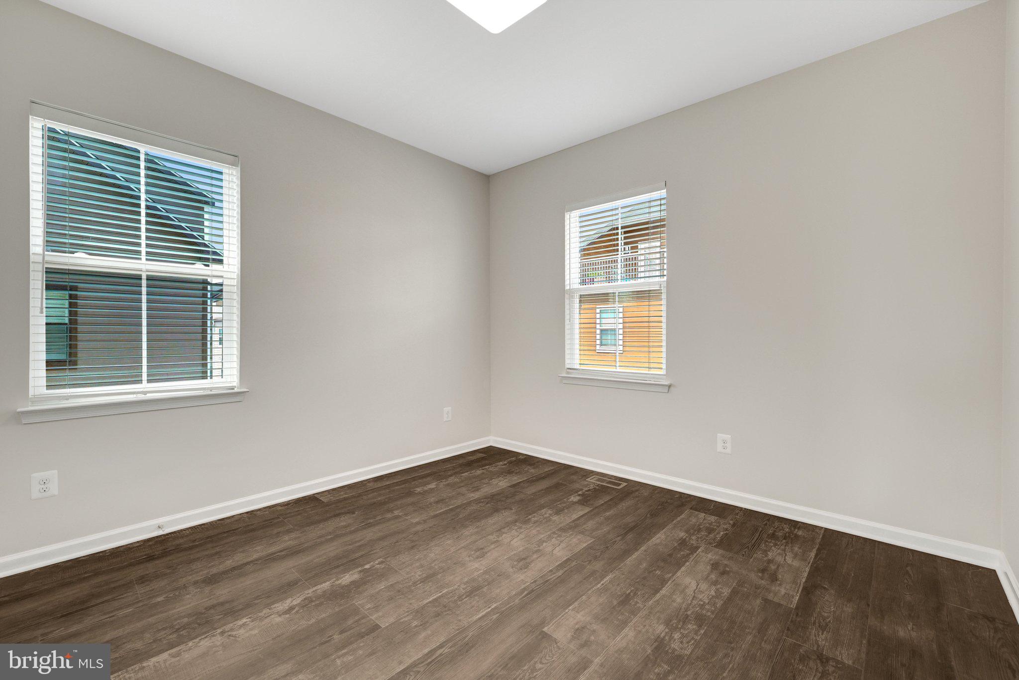 DISCOVERY SQUARE - Residential