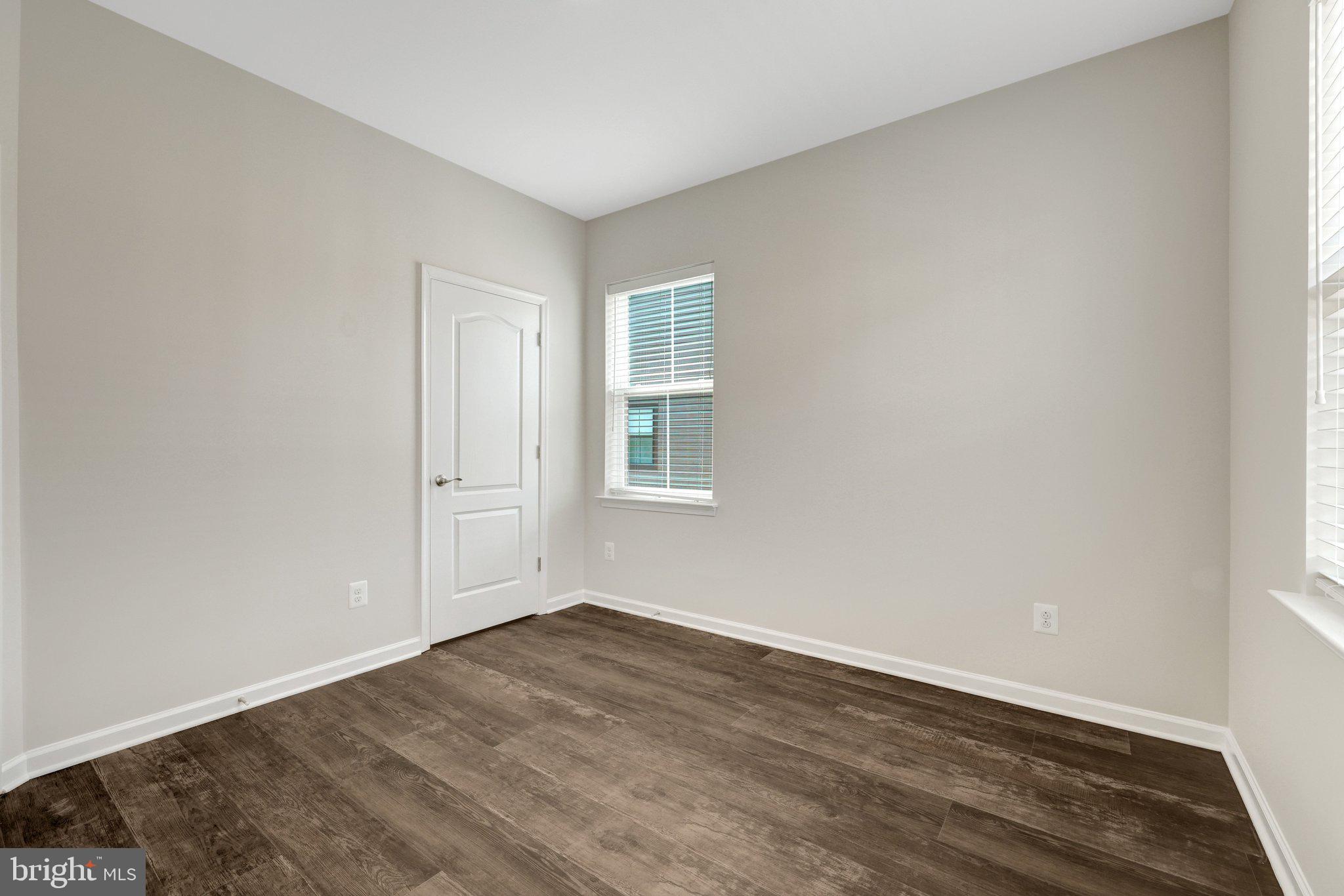 DISCOVERY SQUARE - Residential