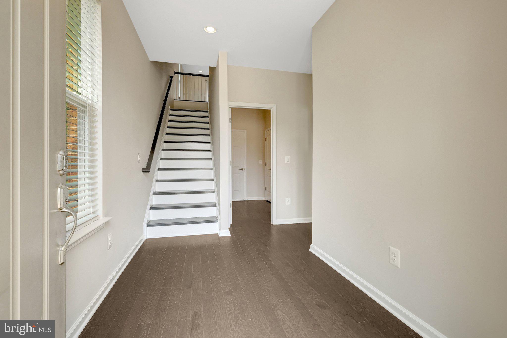 DISCOVERY SQUARE - Residential