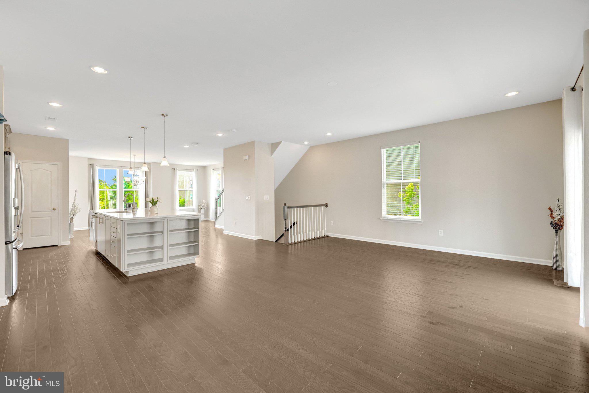 DISCOVERY SQUARE - Residential