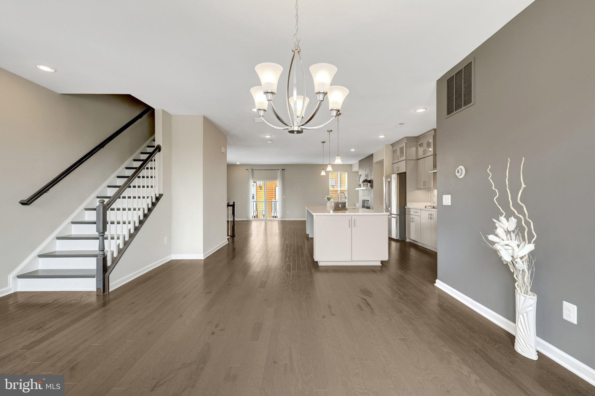 DISCOVERY SQUARE - Residential