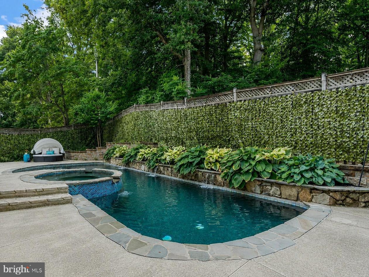 MIDDLE VALLEY - Residential