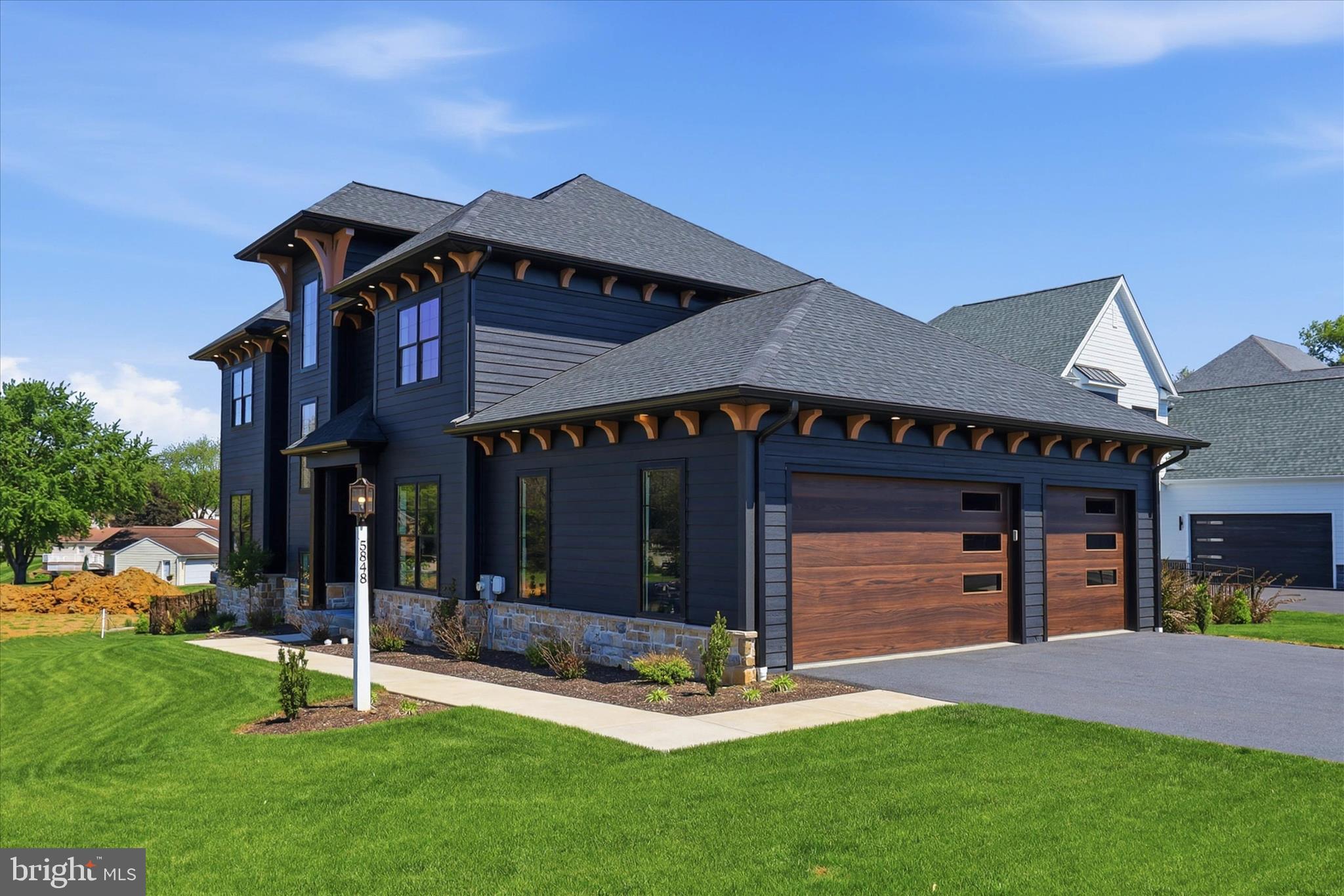HAYDN MANOR - Residential