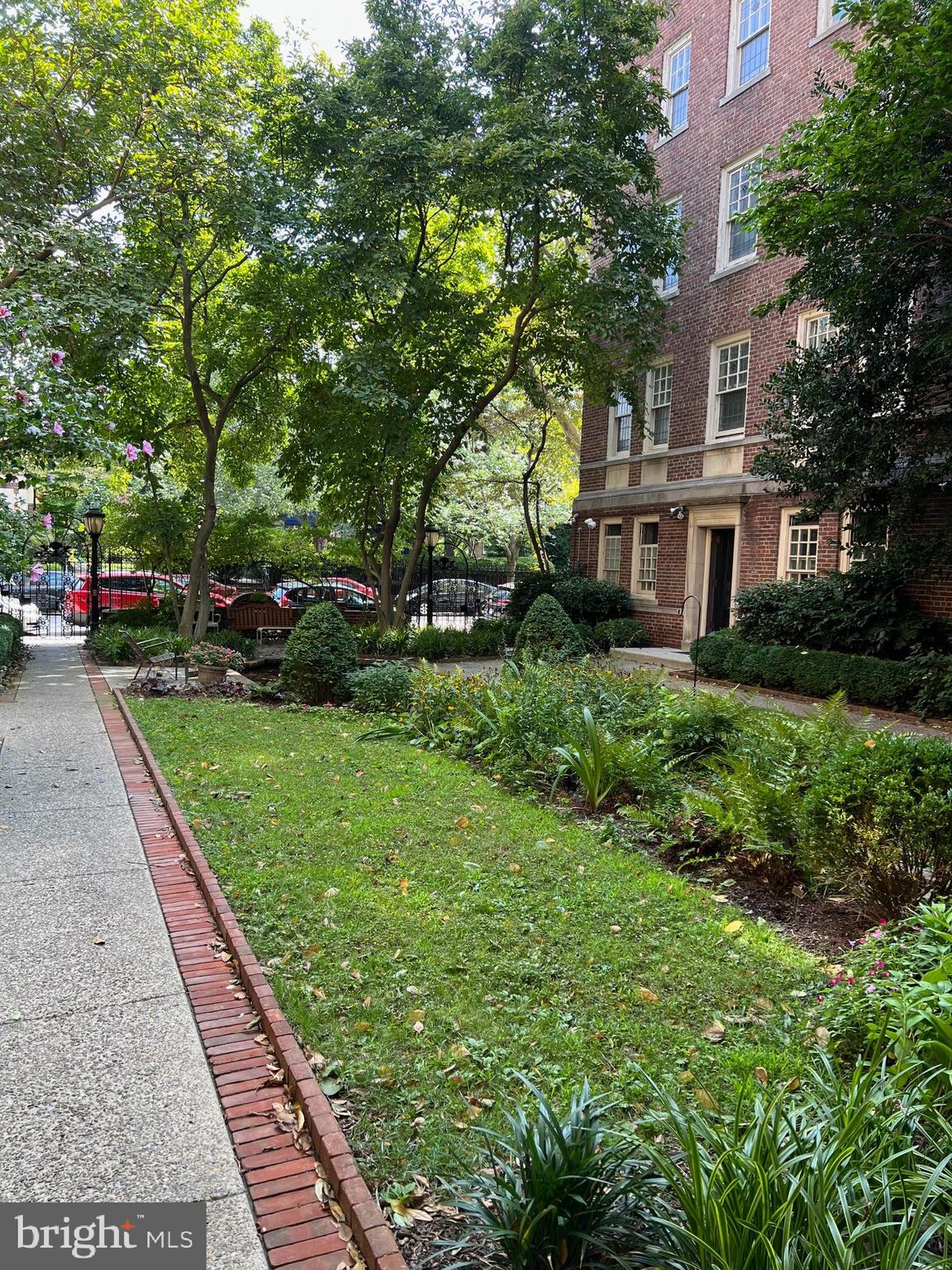 GARDEN COURT - Residential