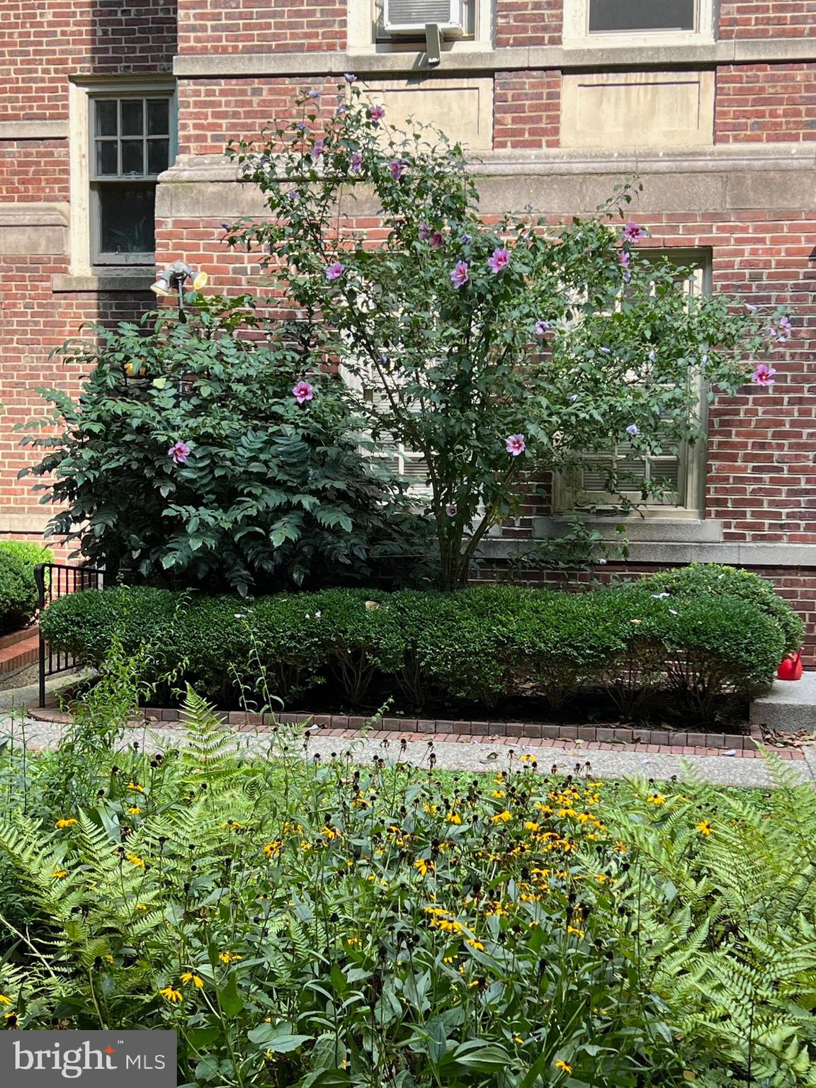 GARDEN COURT - Residential