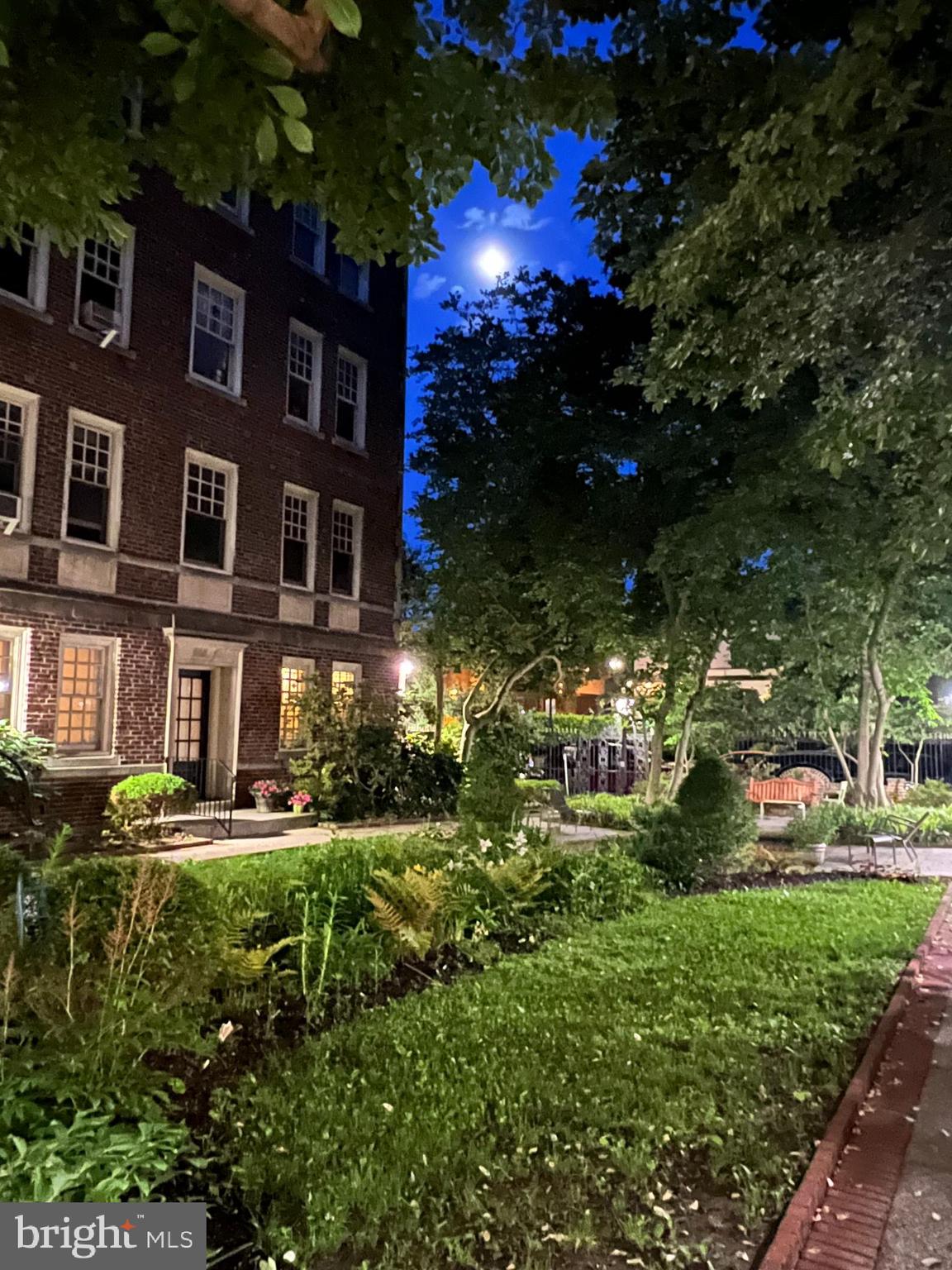 GARDEN COURT - Residential