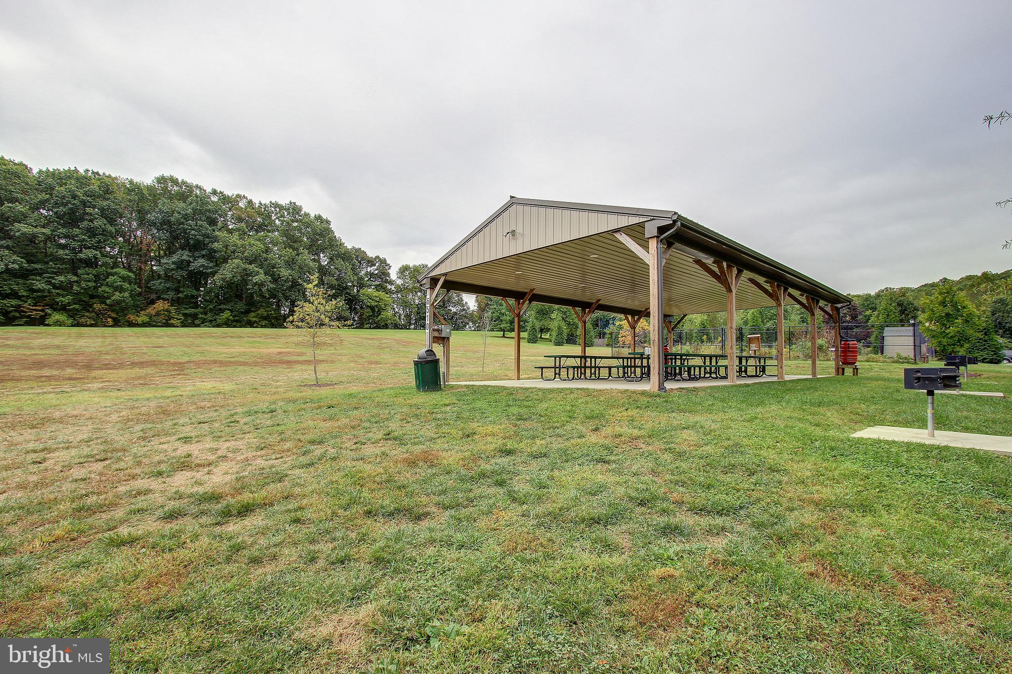 VILLAS LAKE ANITA LOUISE - Residential