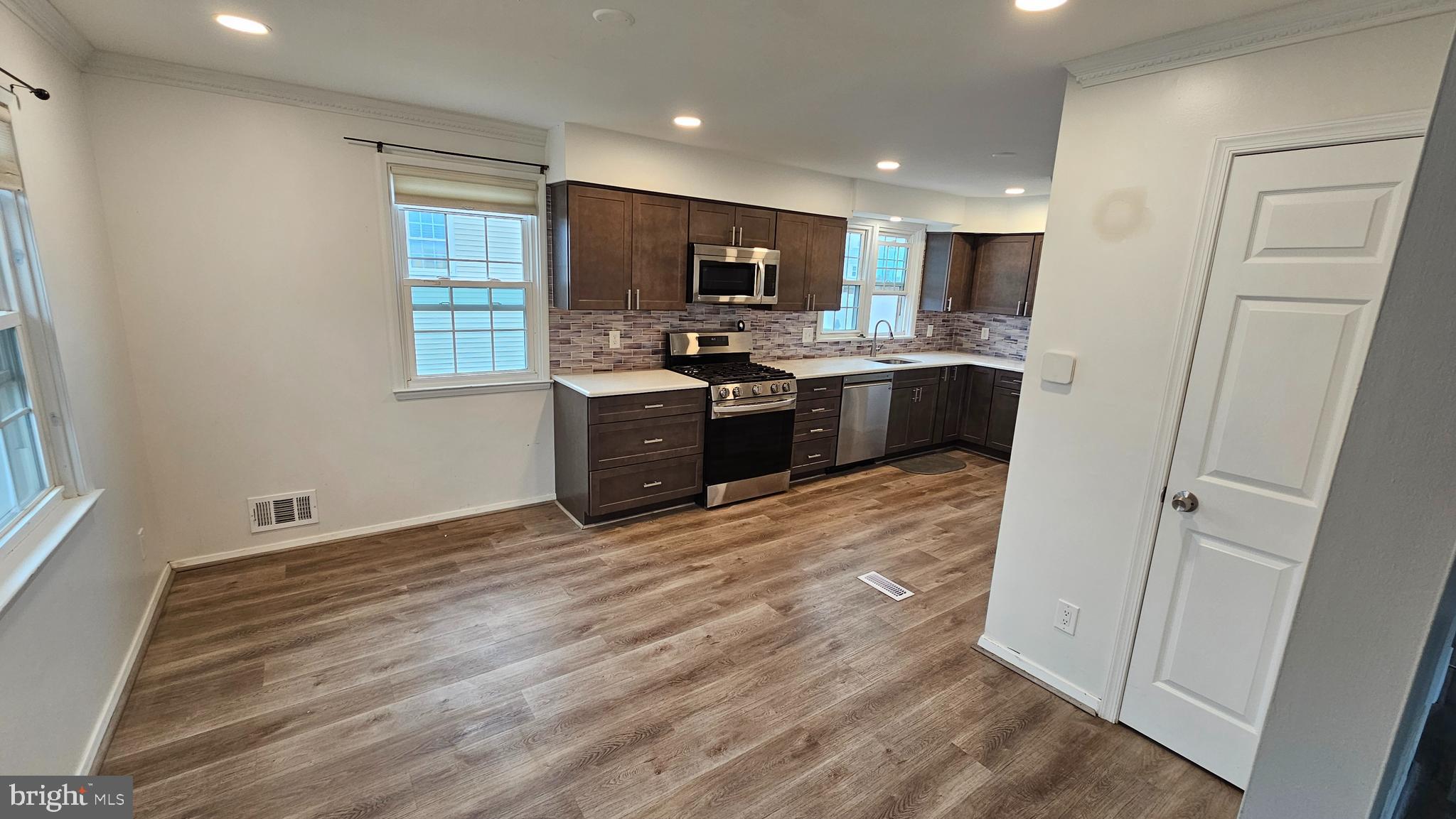 CRESTWOOD - Residential