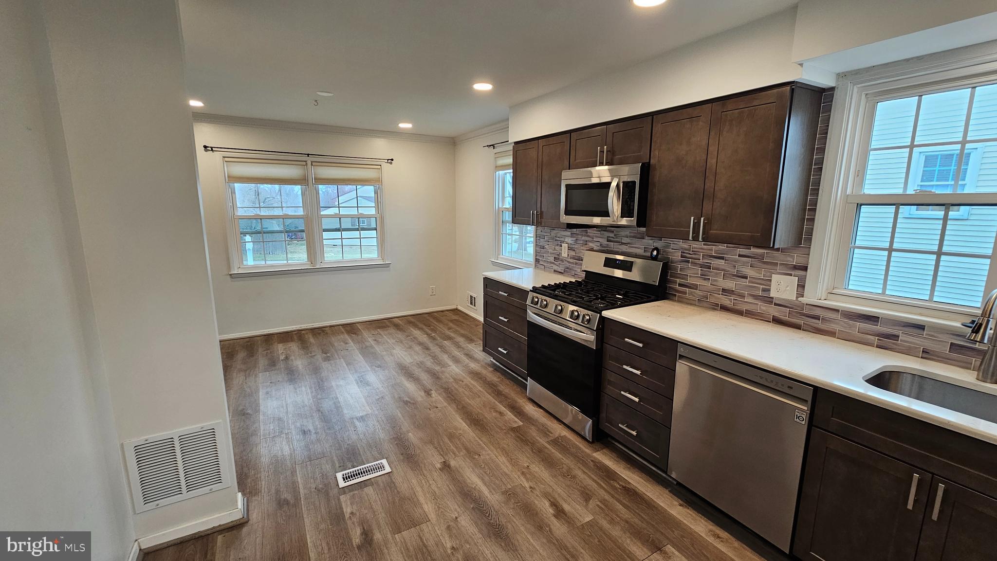 CRESTWOOD - Residential