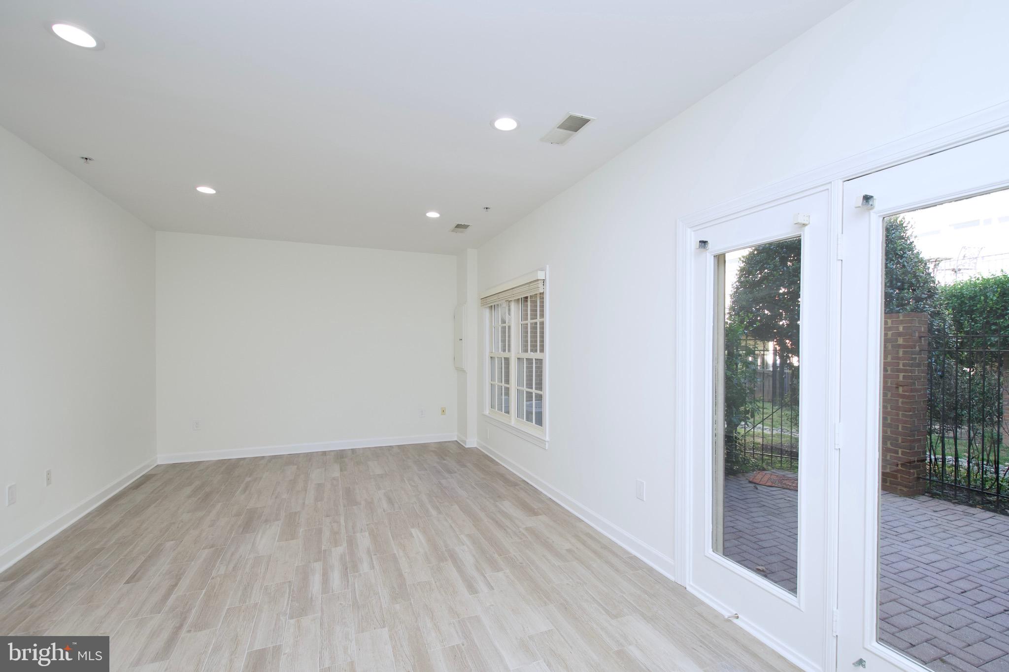 MCLEAN RIDGE - Residential
