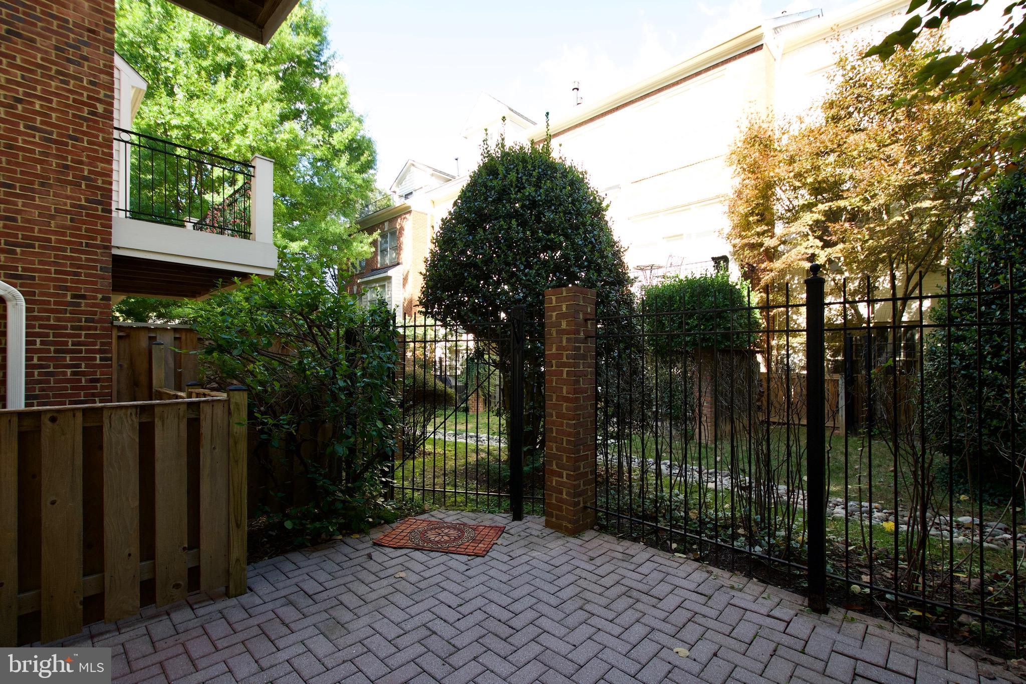 MCLEAN RIDGE - Residential