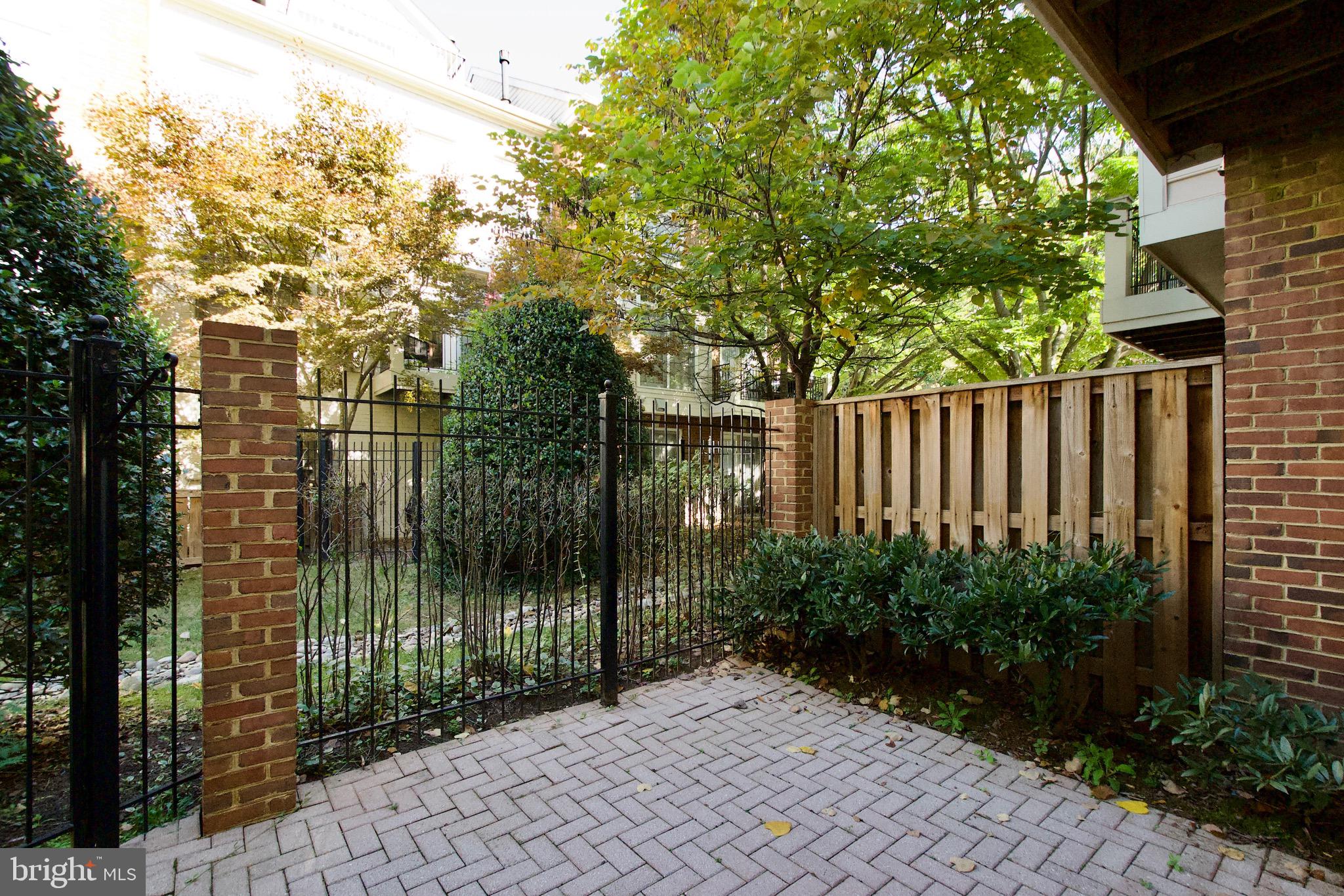 MCLEAN RIDGE - Residential