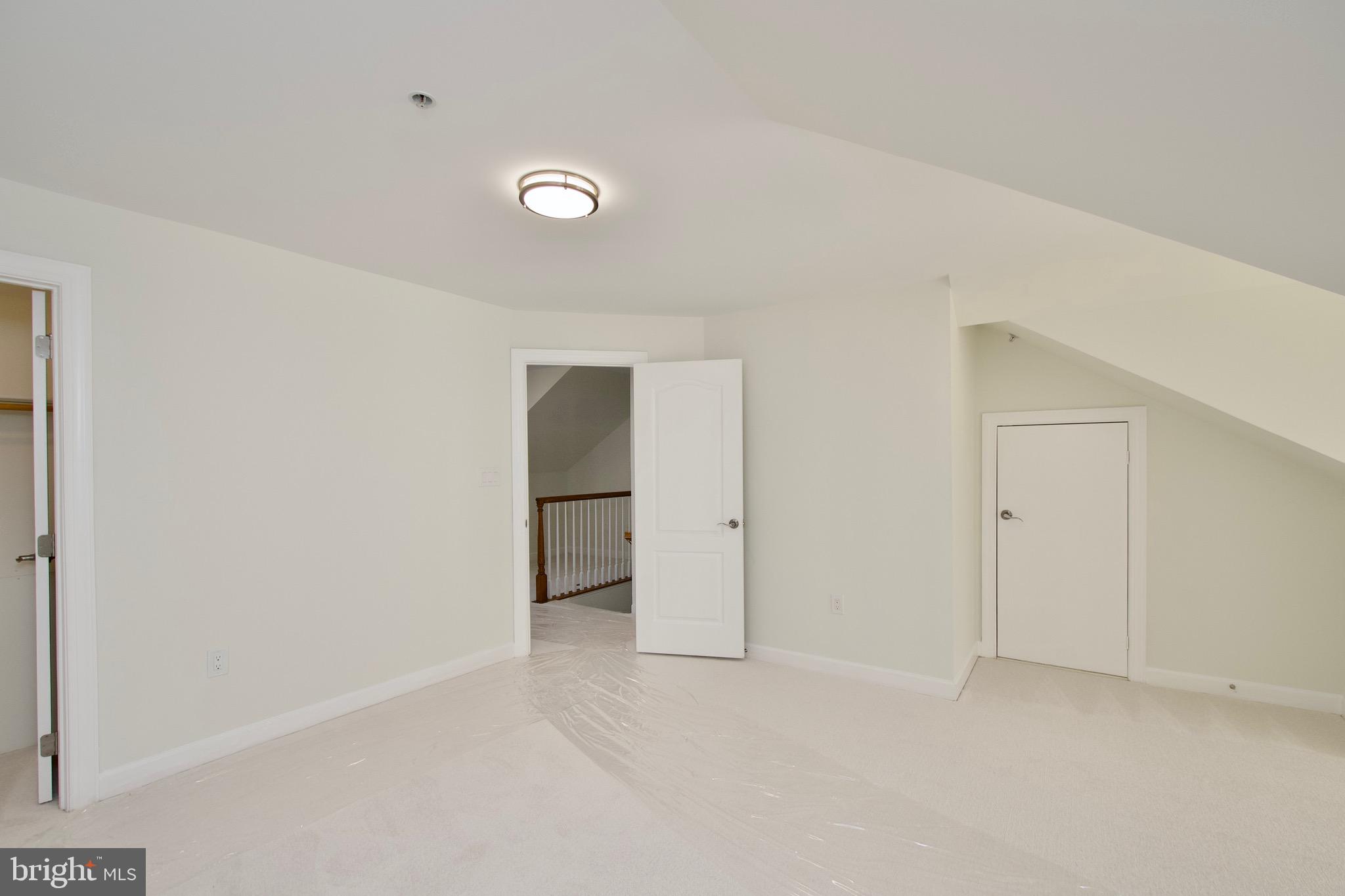 MCLEAN RIDGE - Residential