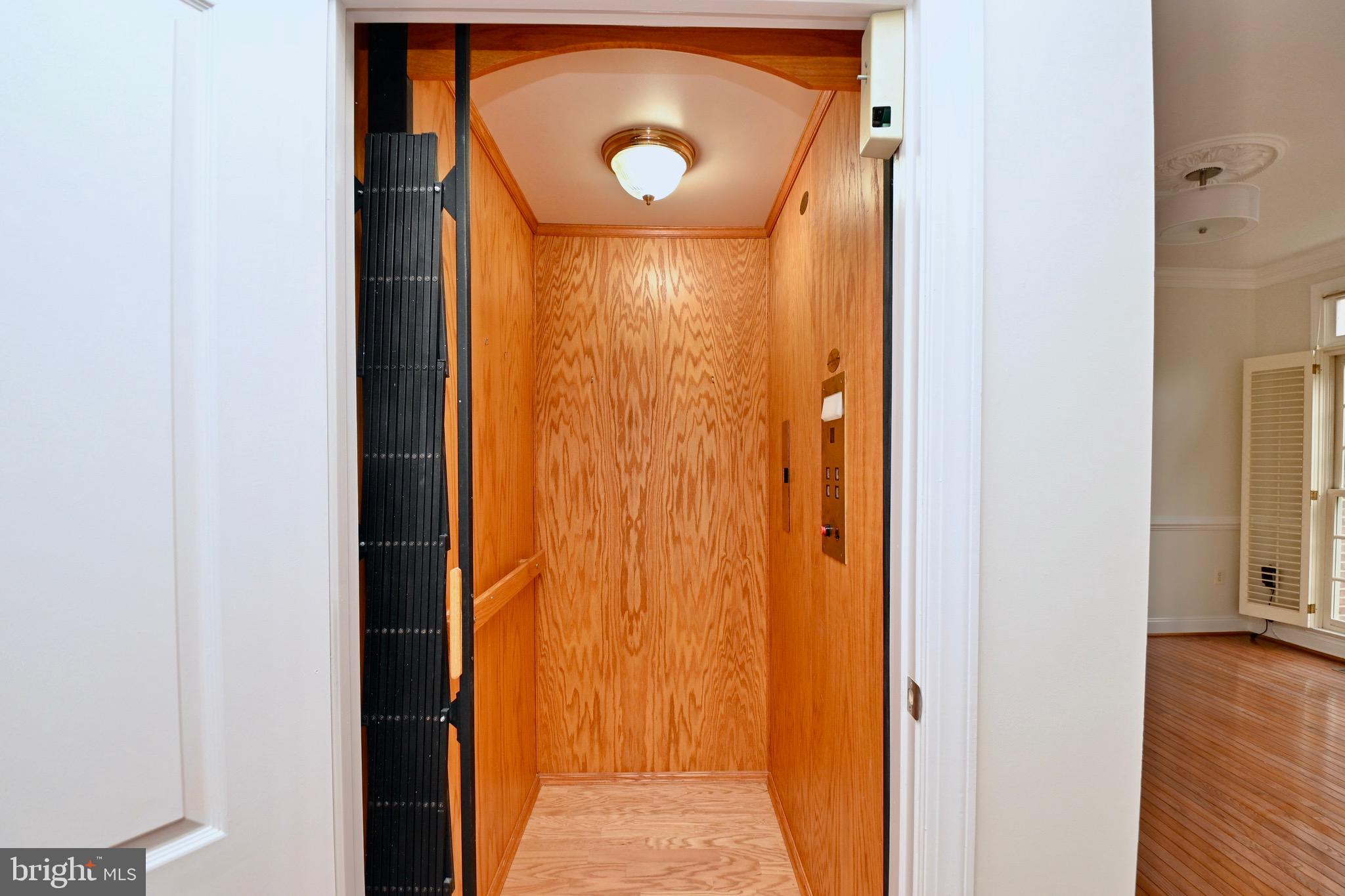 MCLEAN RIDGE - Residential