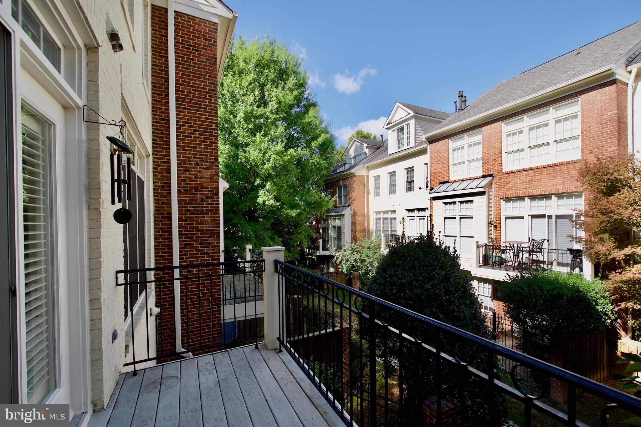 MCLEAN RIDGE - Residential