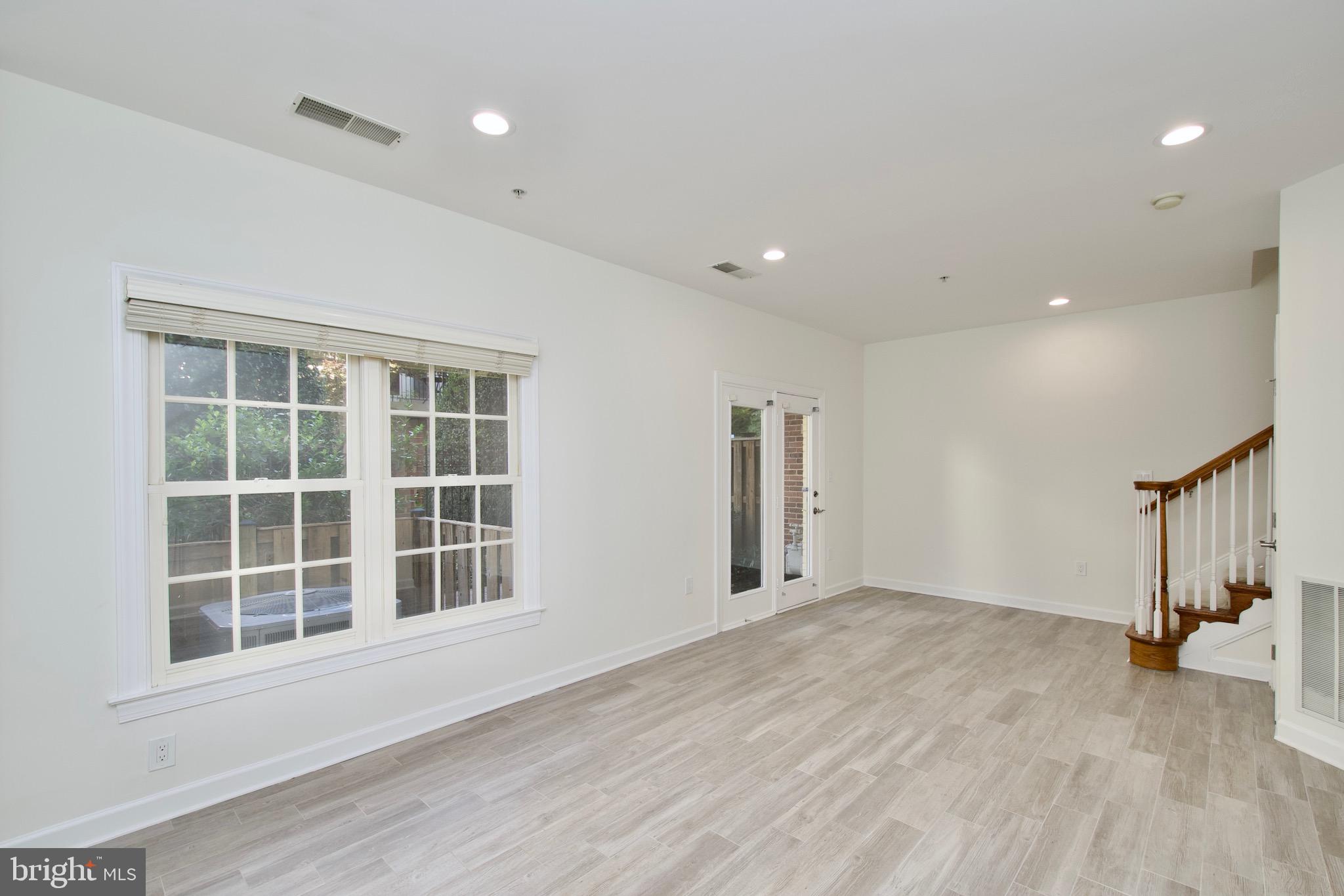 MCLEAN RIDGE - Residential