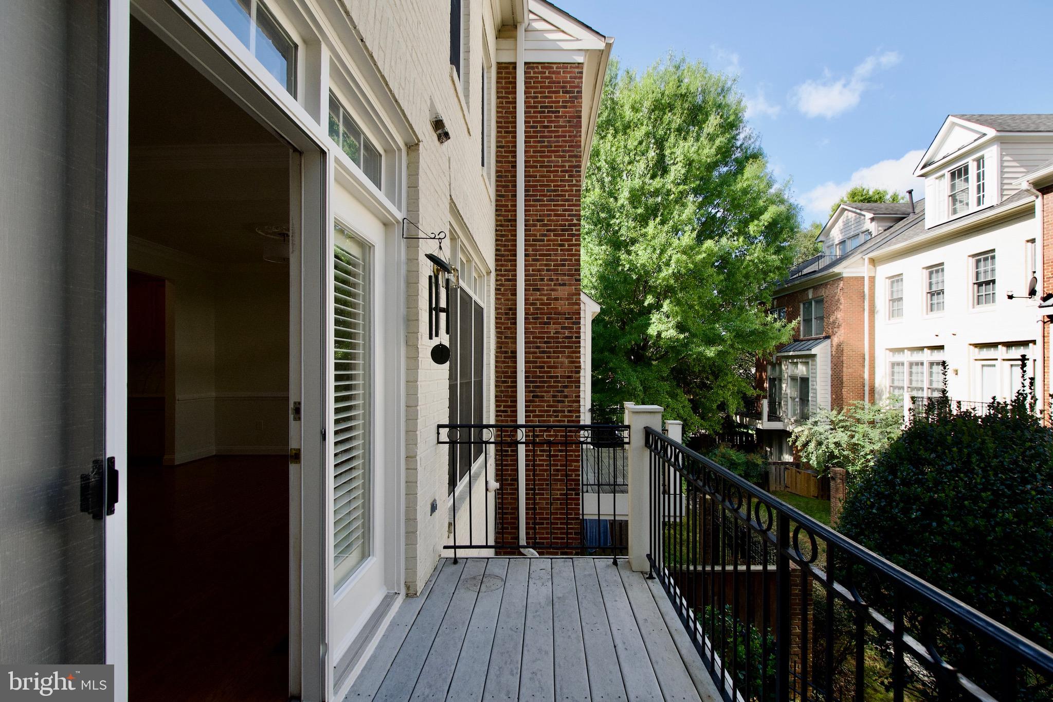 MCLEAN RIDGE - Residential