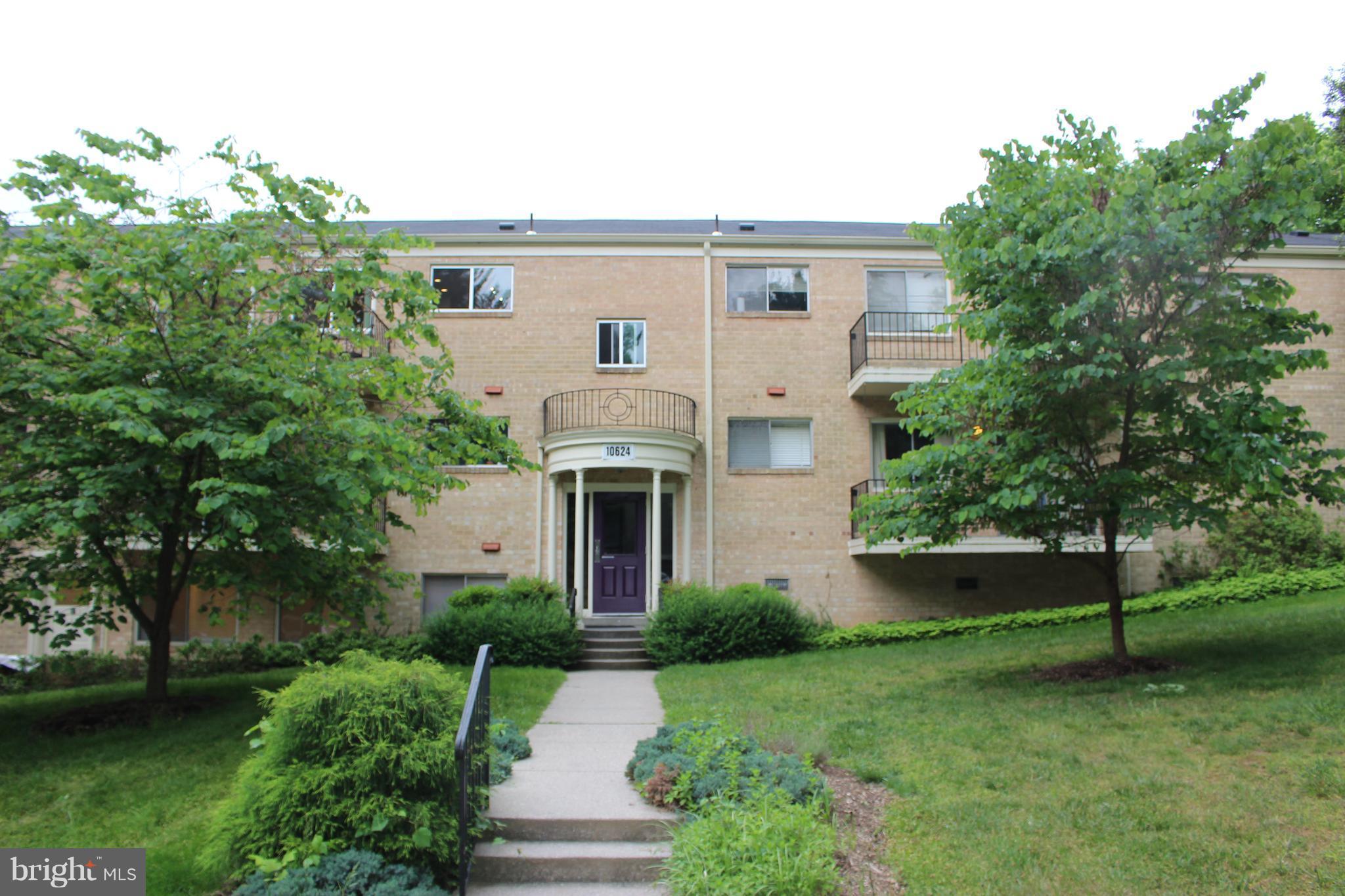 GREAT SPACE. 1167 SQ.FT. UNIQUE CONDO WITH IT'S OWN OUTSIDE ENTRANCE AND PATIO. BEAUTIFUL HOME. JUST PAINTED. REFINISHED WOOD FLOORS. KITCHEN AND BATHROOM UPDATES. ADDED RECESSED LIGHTING. LOTS OF CLOSET SPACE. POPULAR BETHESDA COMMUNITY IS FHA APPROVED. WALK TO METRO. NEAR NIH AND WALTER REED. CONVENIENT LEVEL ENTRY.