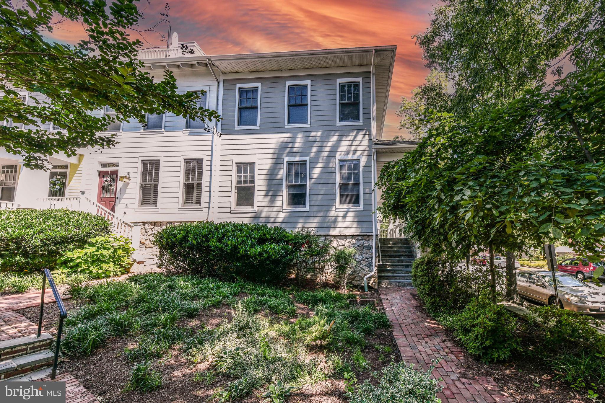 CLARENDON CENTER - Residential Lease