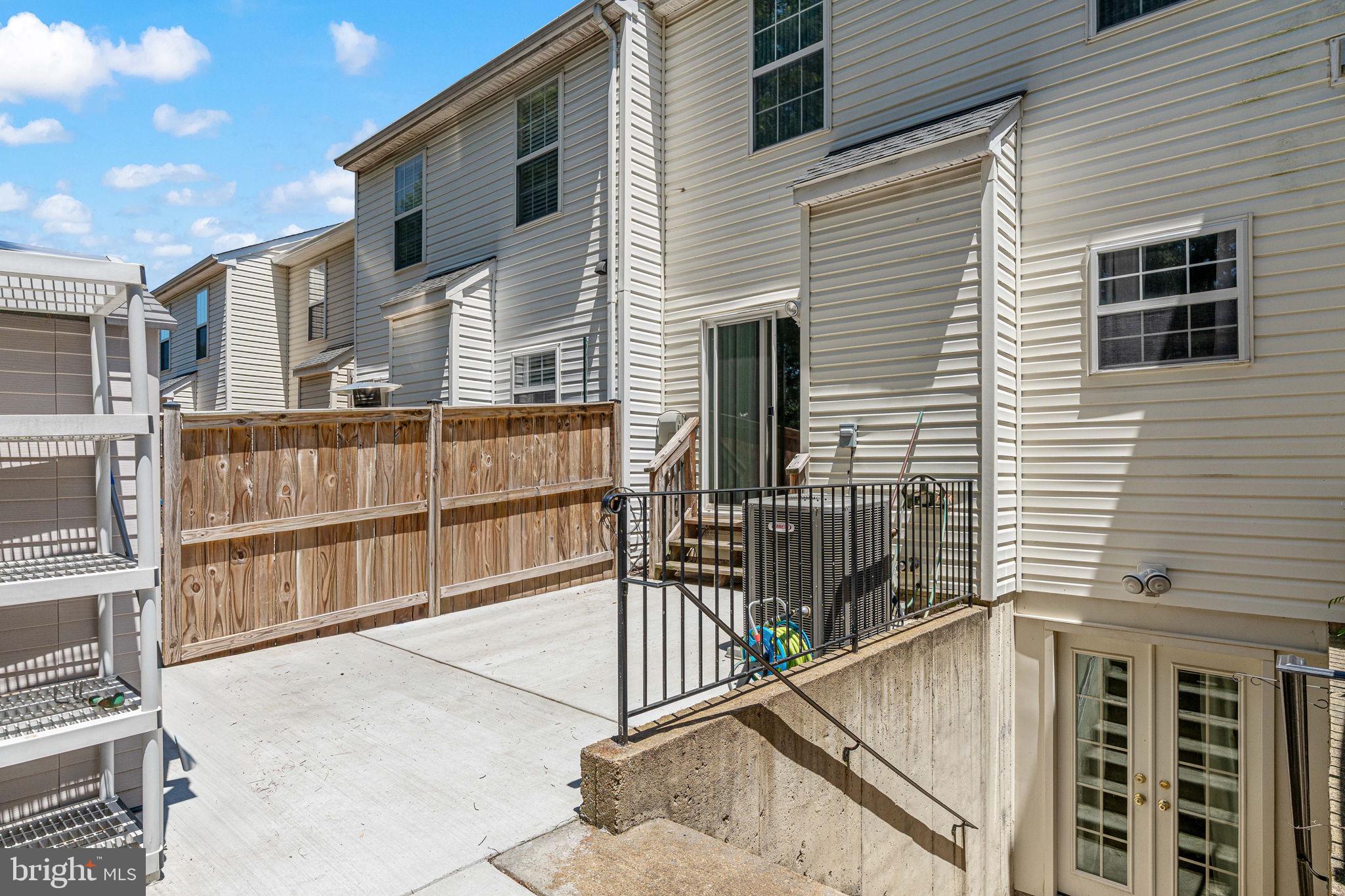 GUNSTON SQUARE - Residential