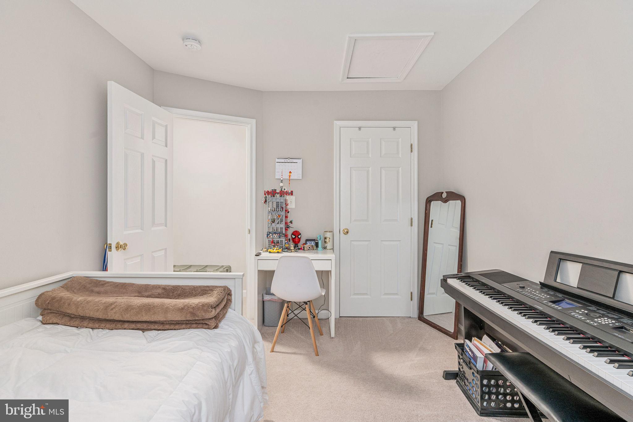 GUNSTON SQUARE - Residential