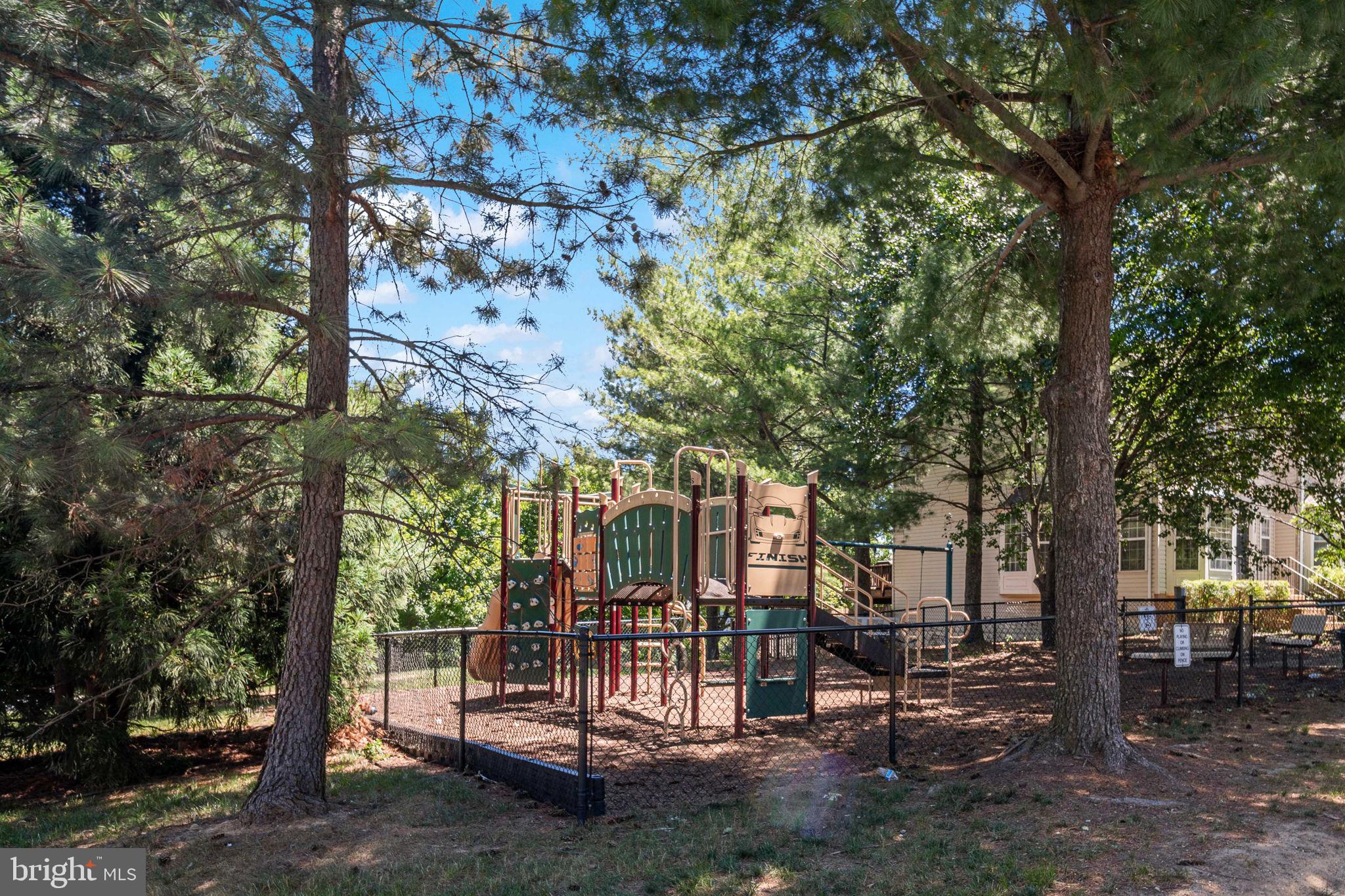 GUNSTON SQUARE - Residential