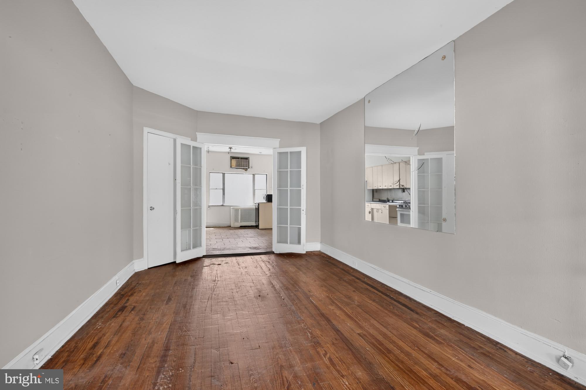 ITALIAN MARKET - Residential