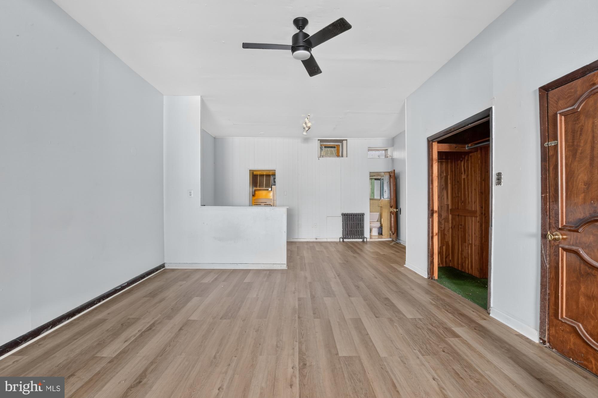 ITALIAN MARKET - Residential