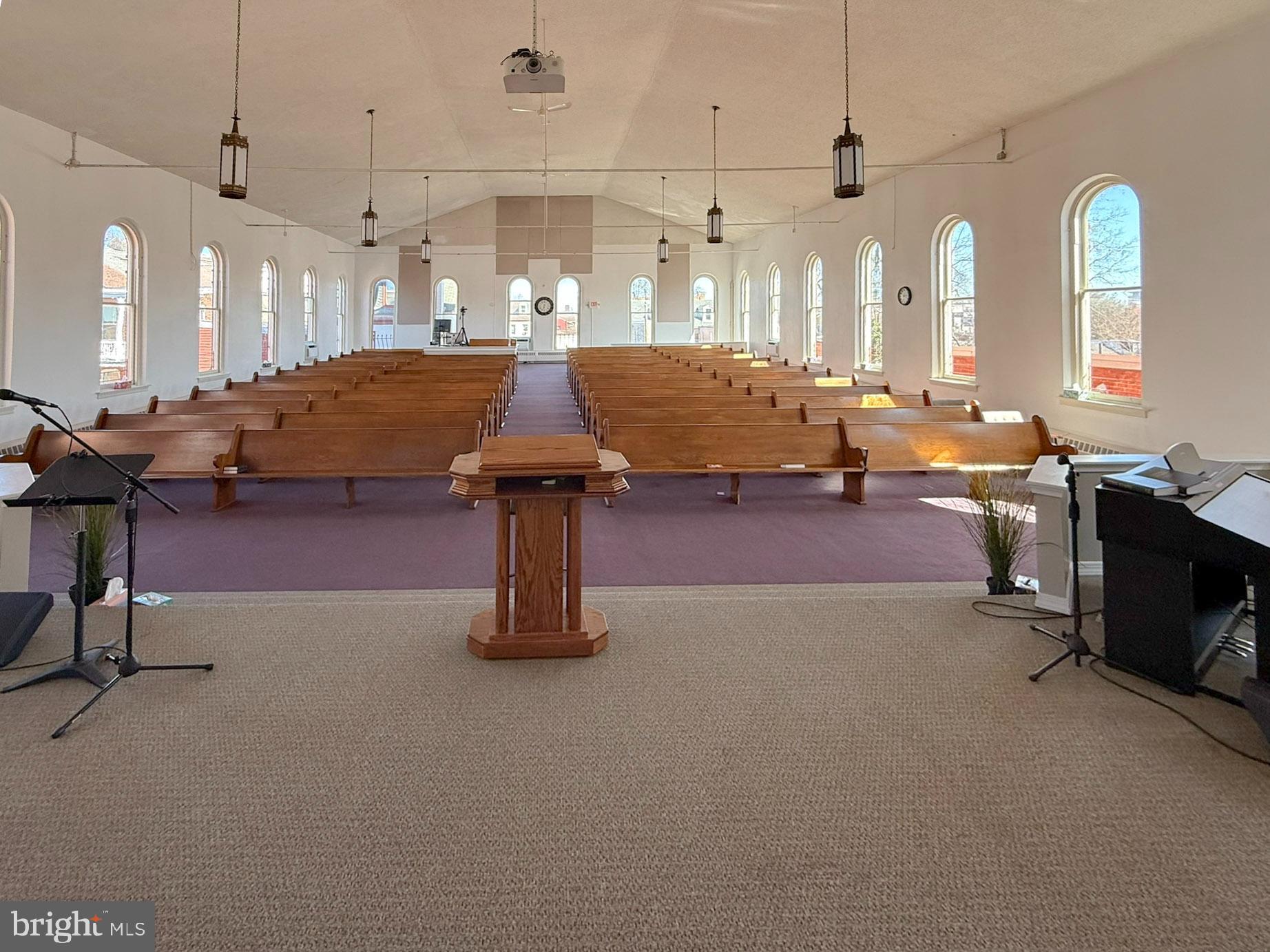 LANCASTER - Commercial Sale