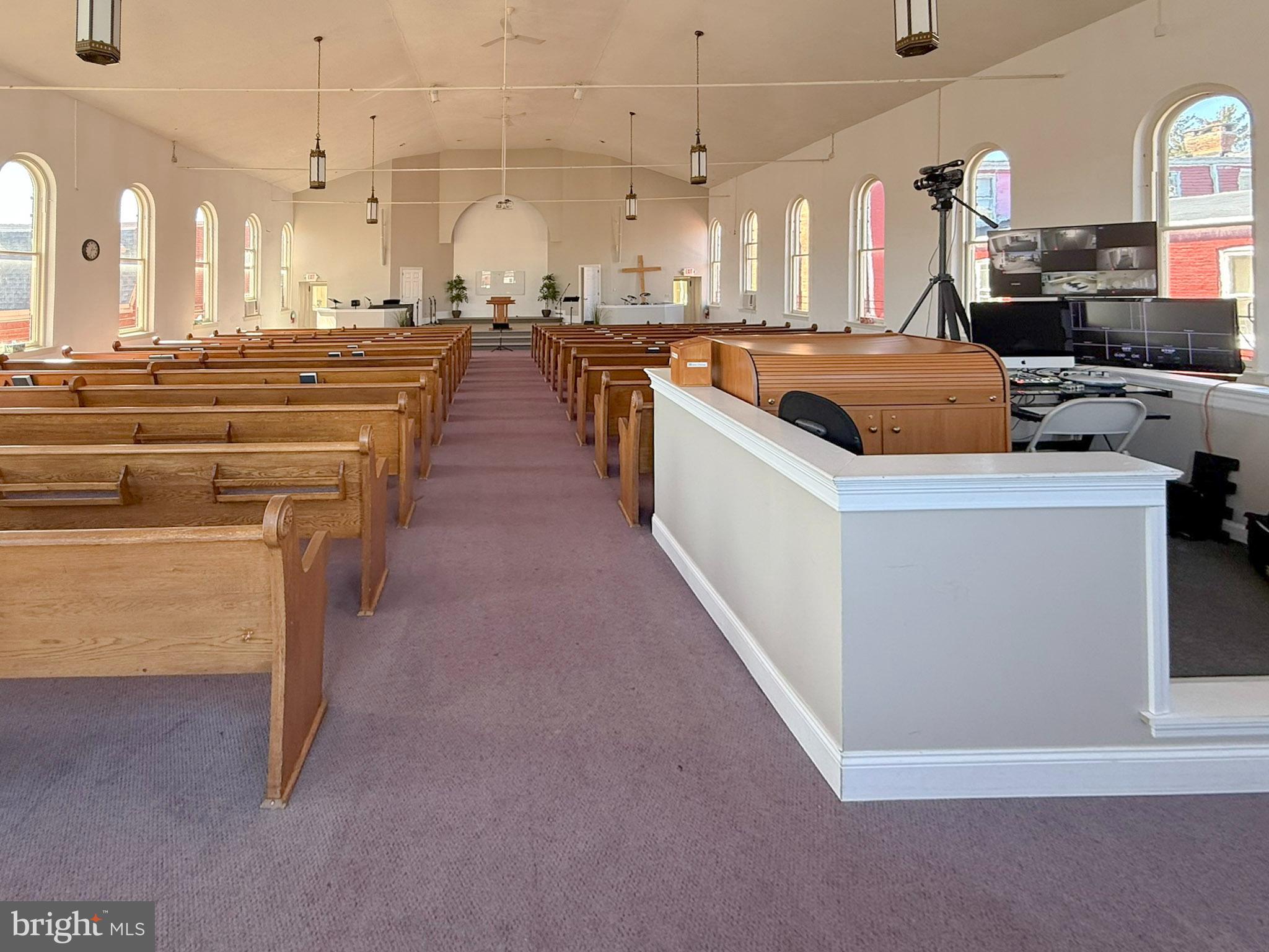 LANCASTER - Commercial Sale