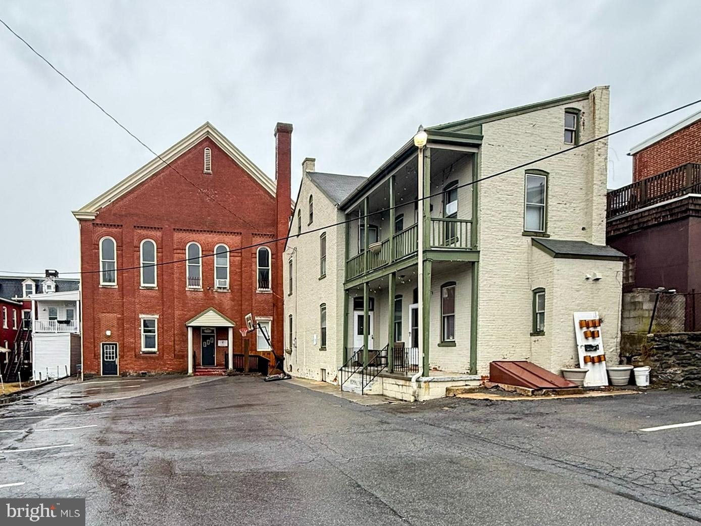 LANCASTER - Commercial Sale
